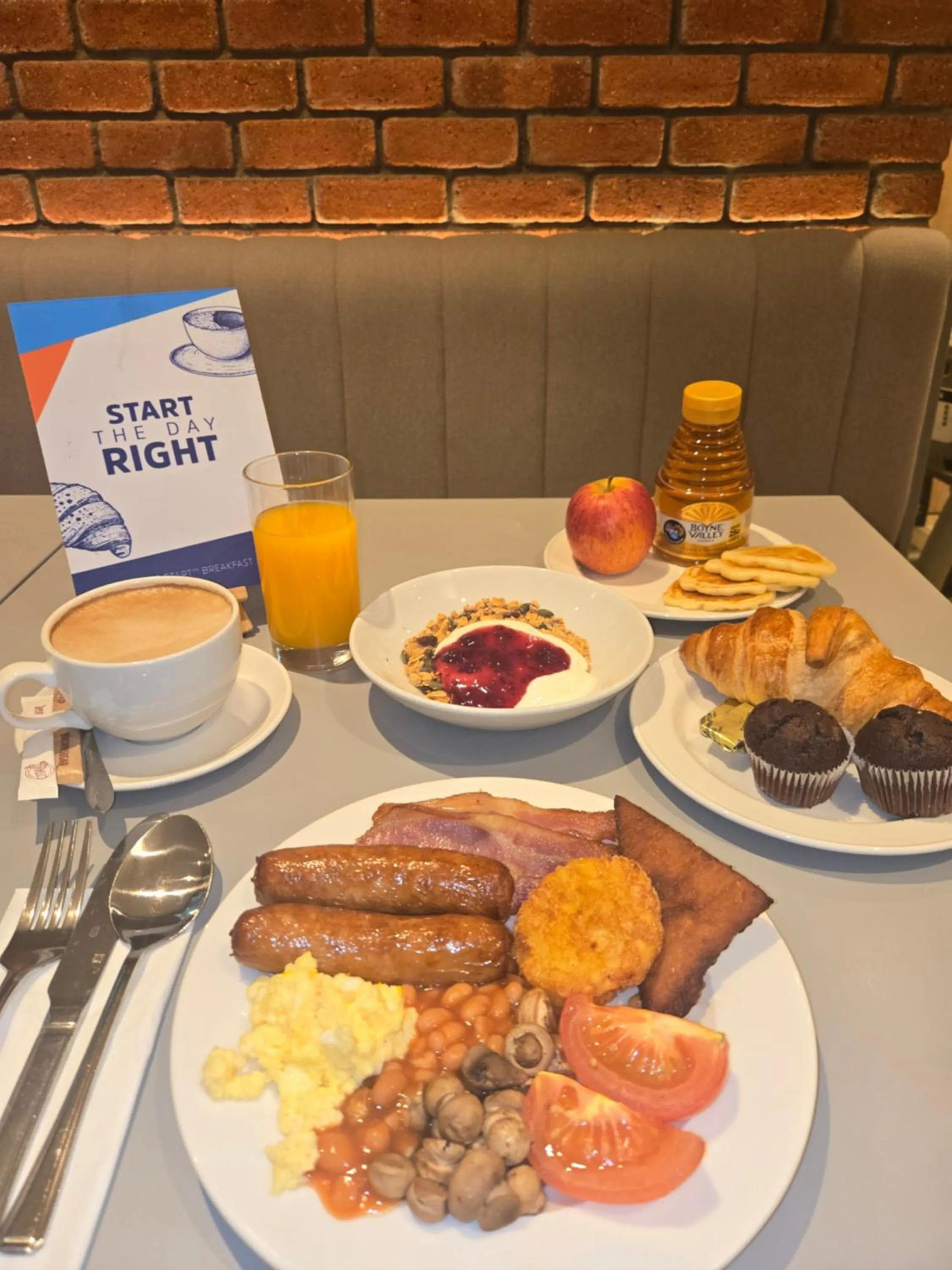 Restaurant/places to eat in Holiday Inn Express - Derry - Londonderry by IHG