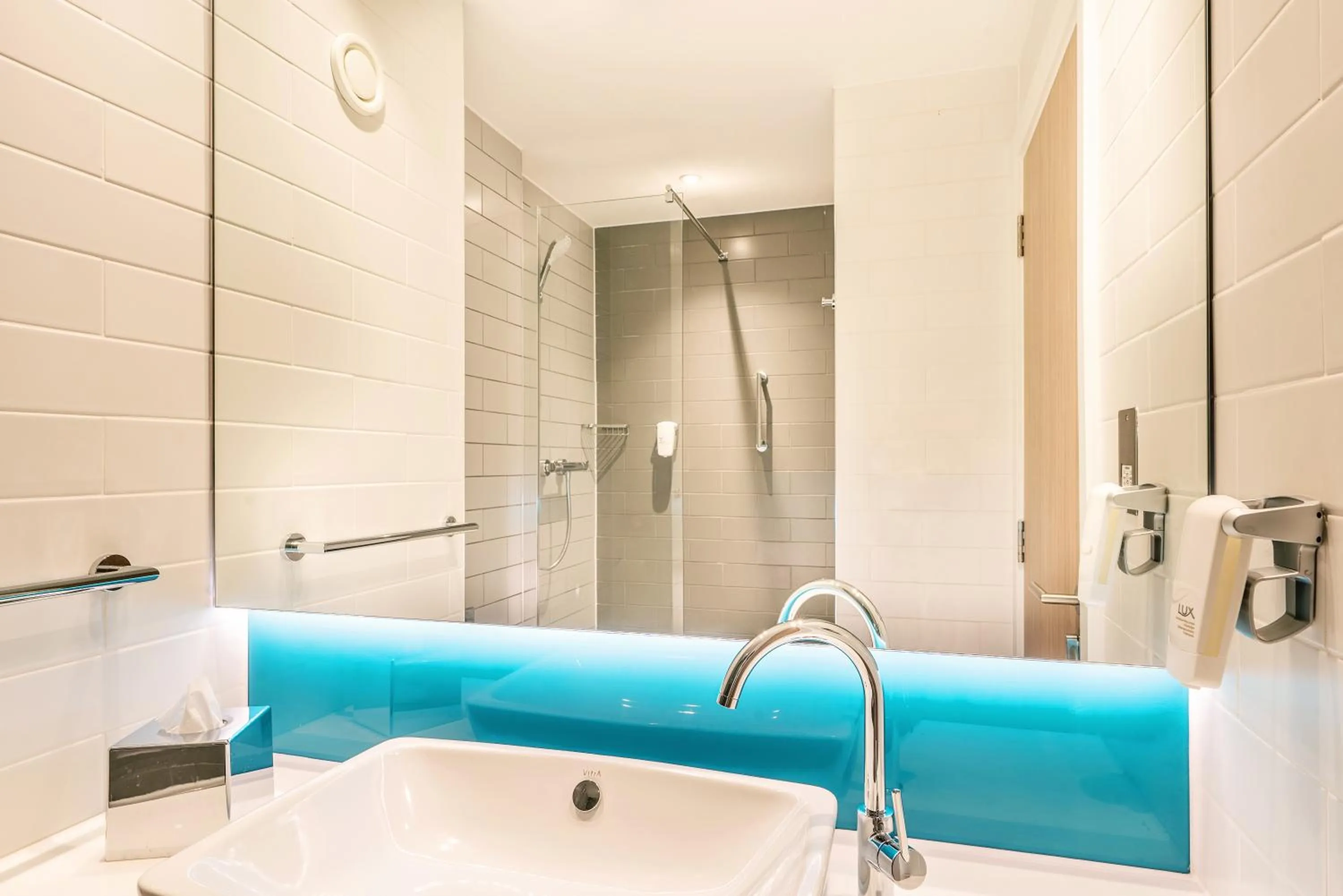 Bathroom in Holiday Inn Express - Derry - Londonderry by IHG