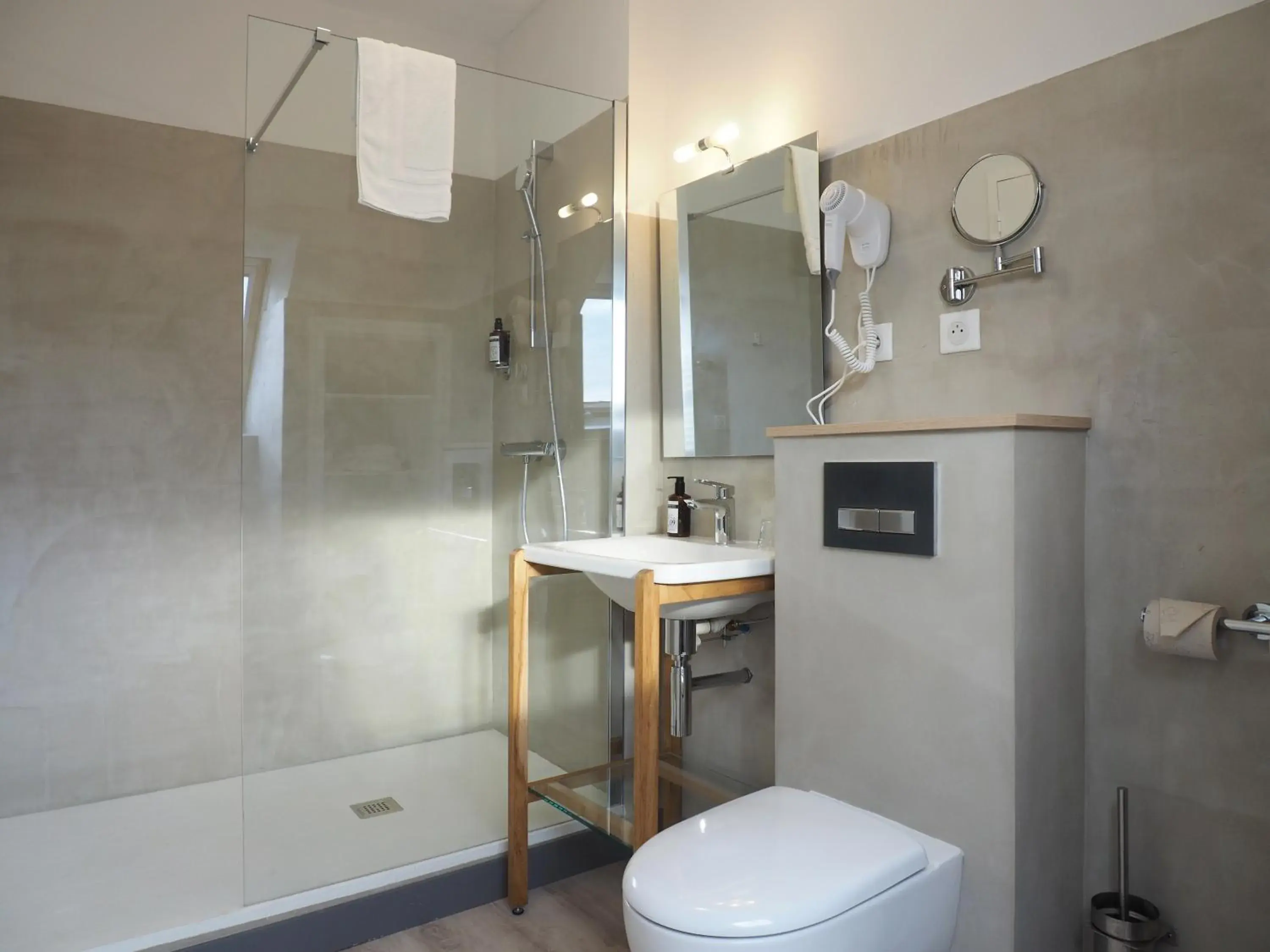 Single Room in Le Roc'h Ar Mor Single Room in Le Roc'h Ar Mor