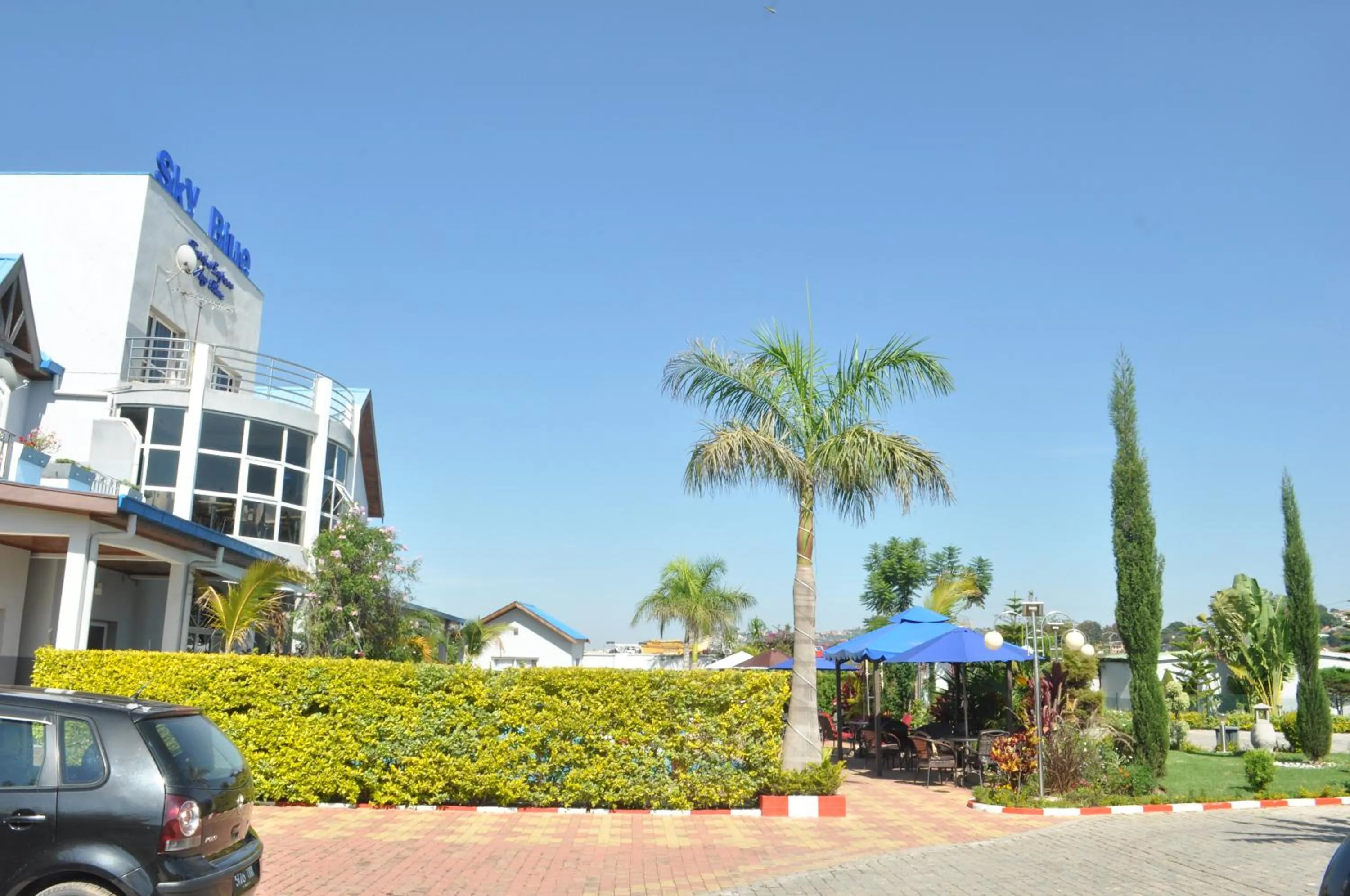 Property building in Hôtel Sky blue Mada