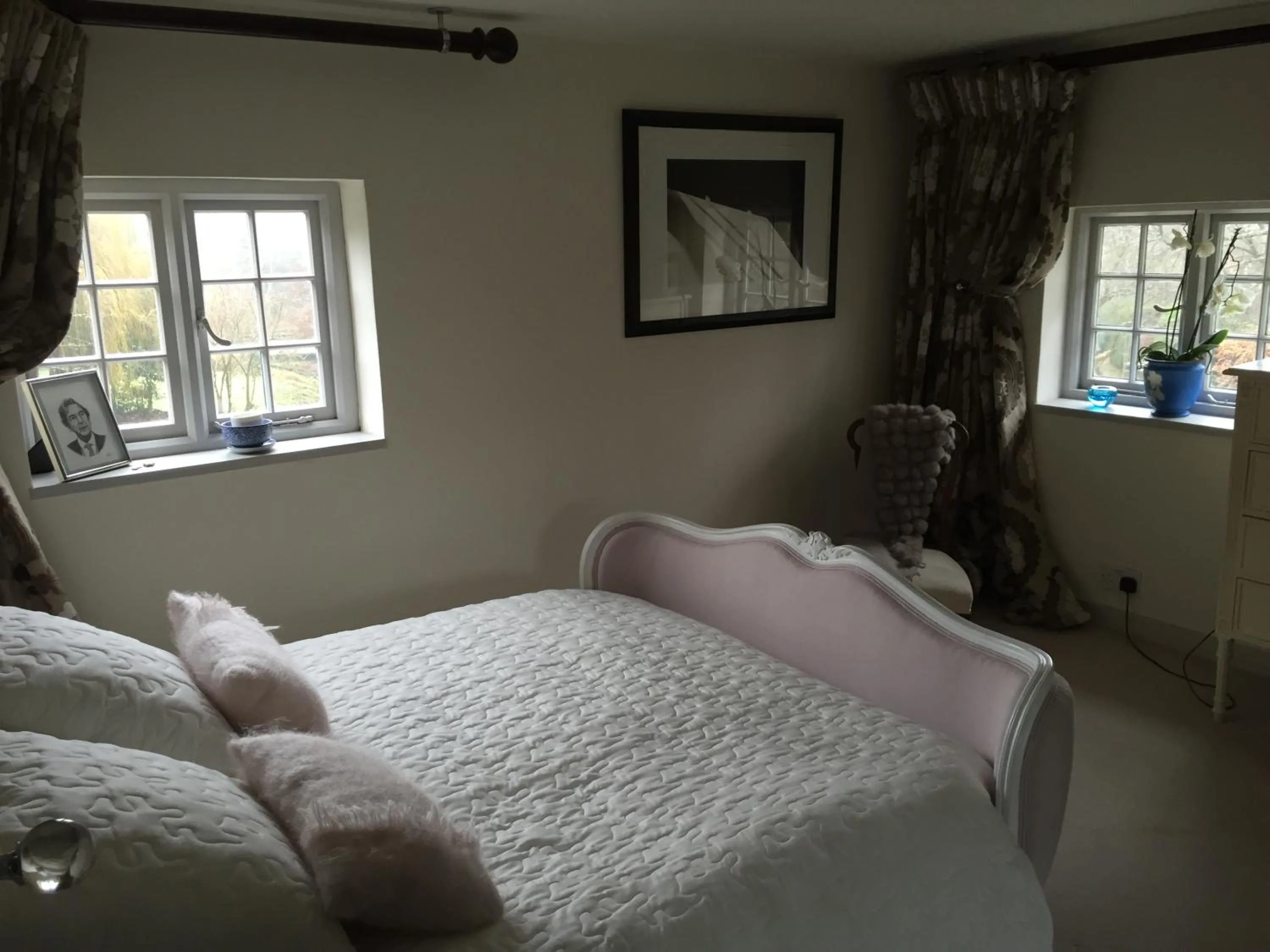 Double Room with Shared Bathroom and Lake View in Castle Mill Bed and Breakfast Dorking