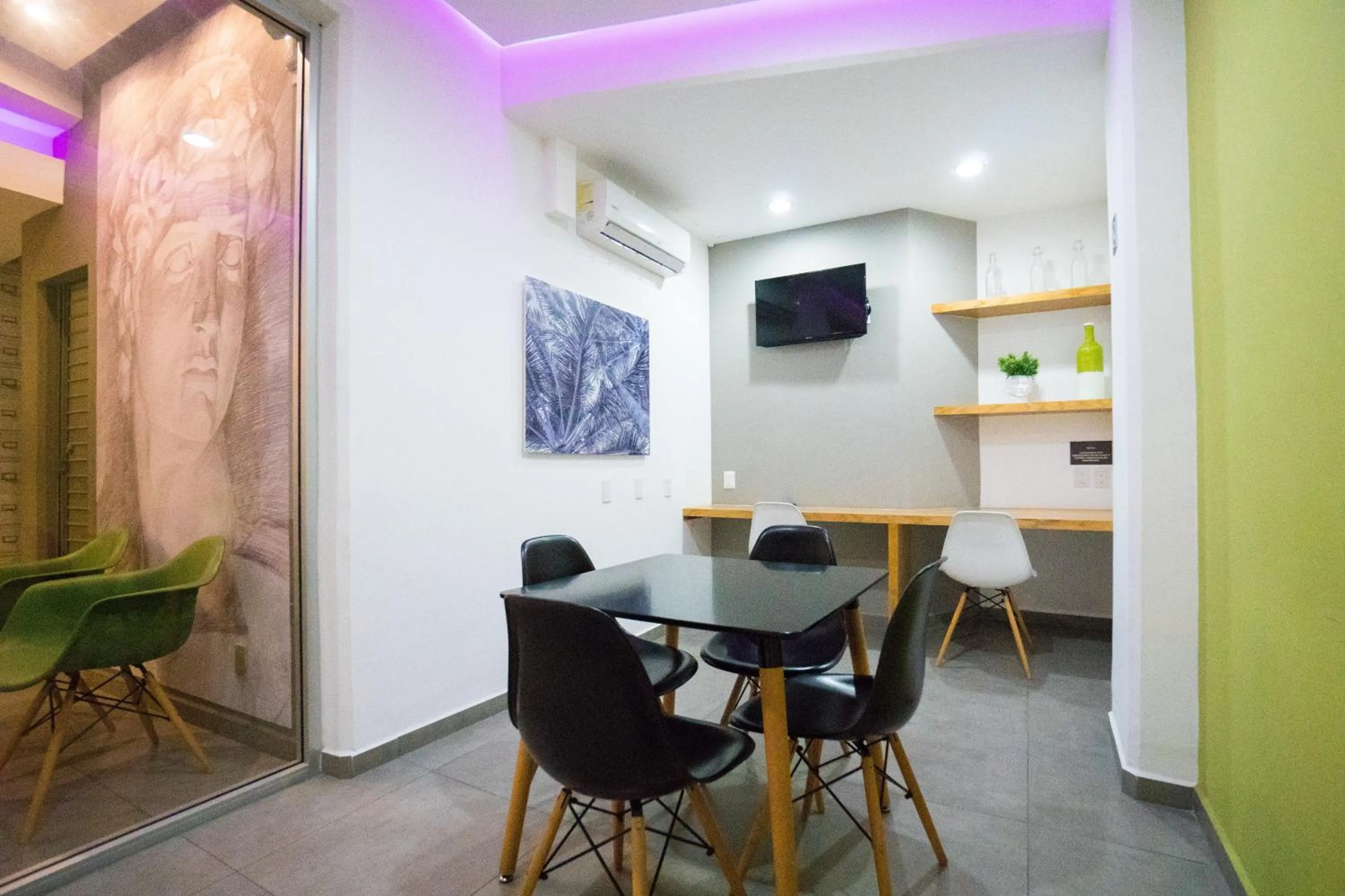 Meeting/conference room in Hotel Suites Regina