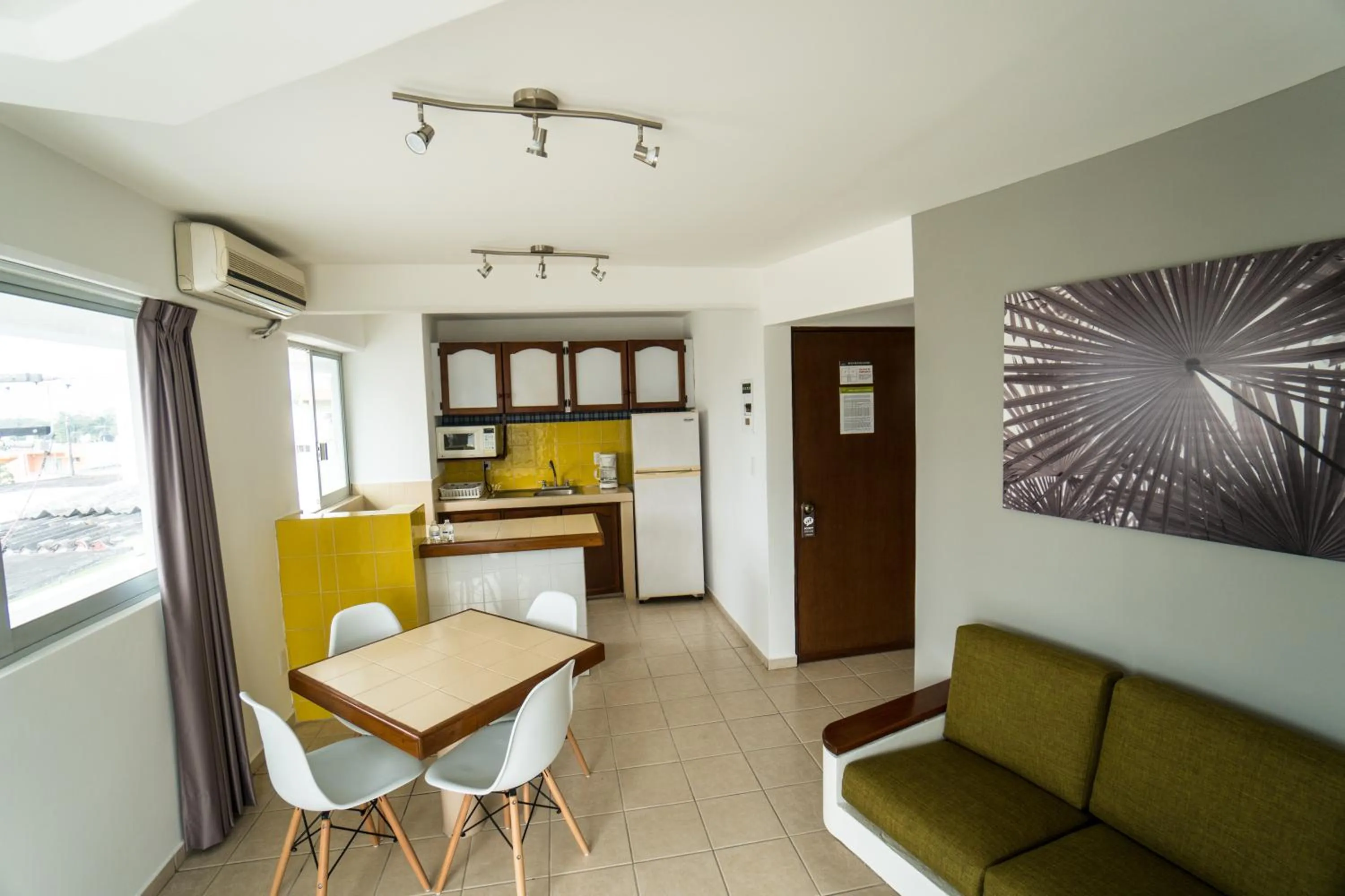 Kitchen or kitchenette in Hotel Suites Regina