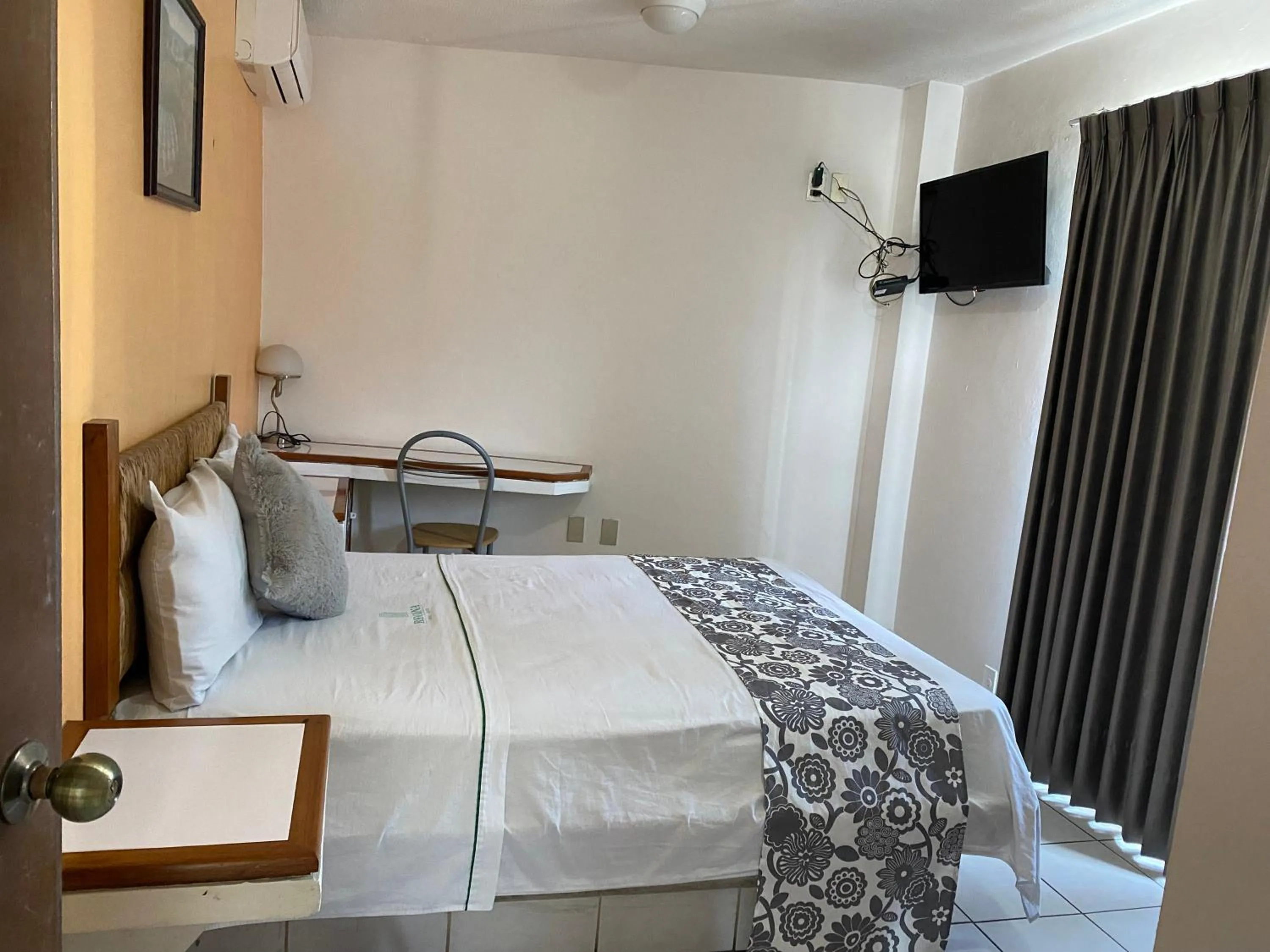 Bed in Hotel Suites Regina