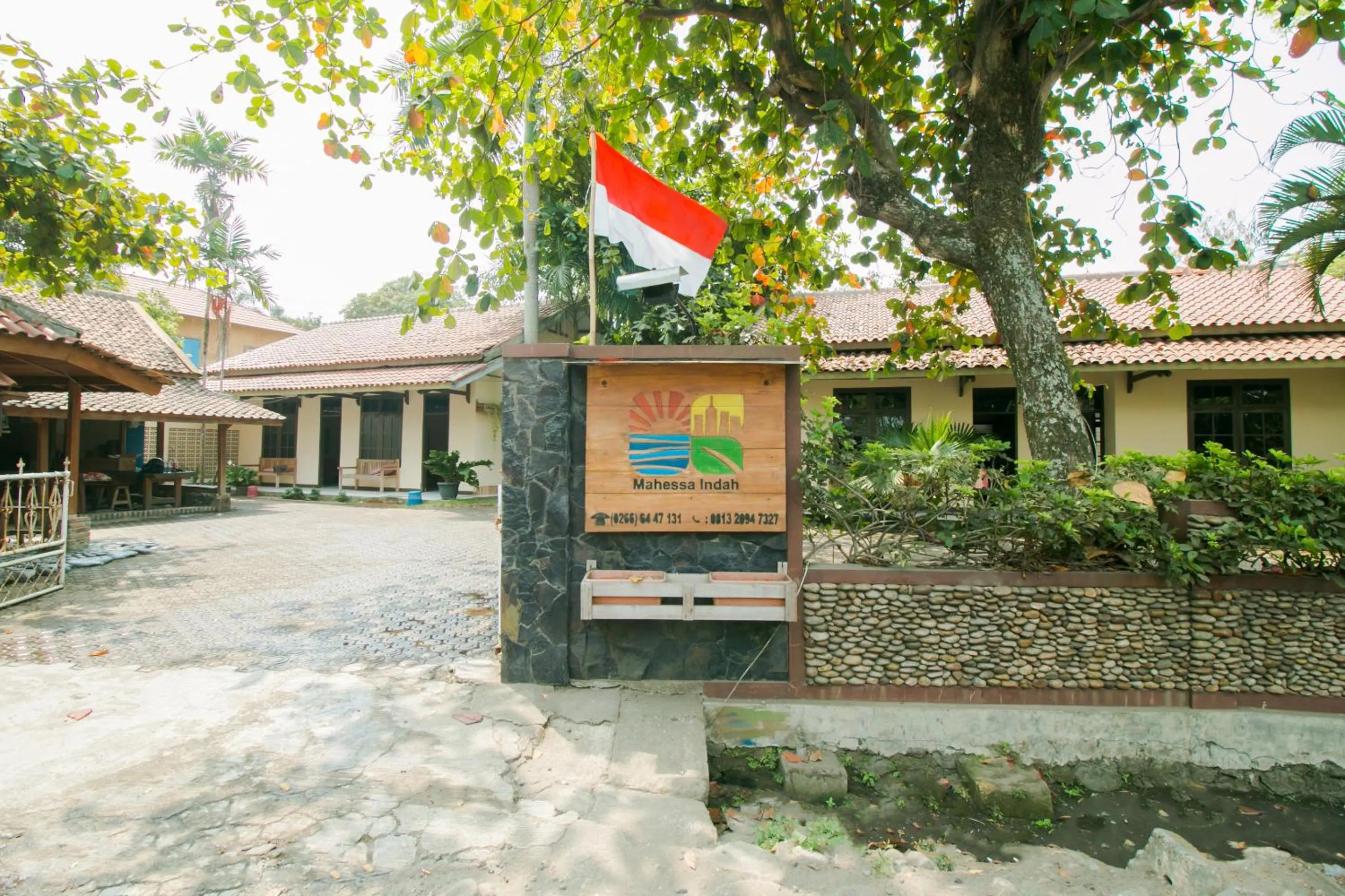 Facade/entrance in RedDoorz @ Pantai Pelabuhan Ratu 2