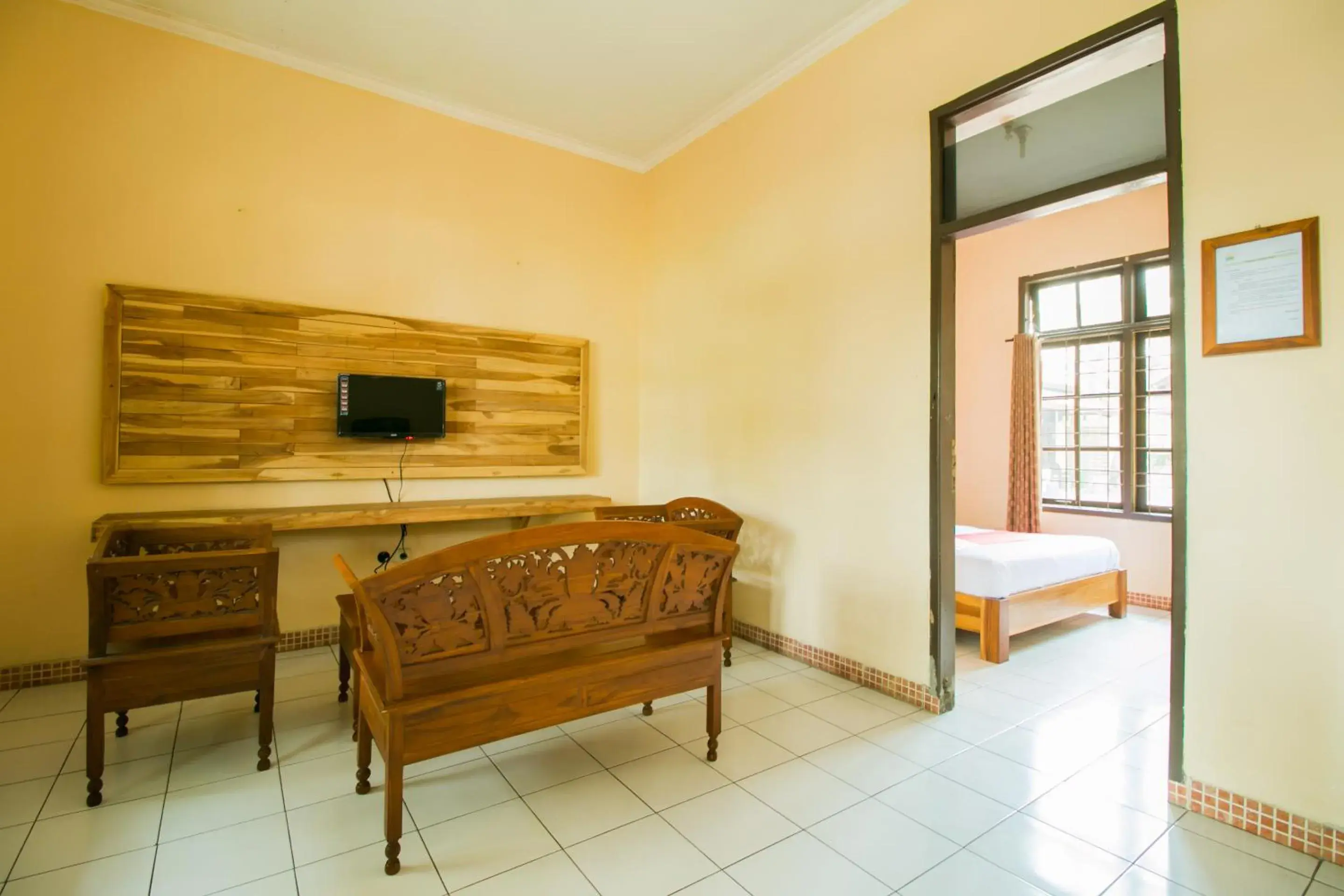 Living room in RedDoorz @ Pantai Pelabuhan Ratu 2 Living room in RedDoorz @ Pantai Pelabuhan Ratu 2