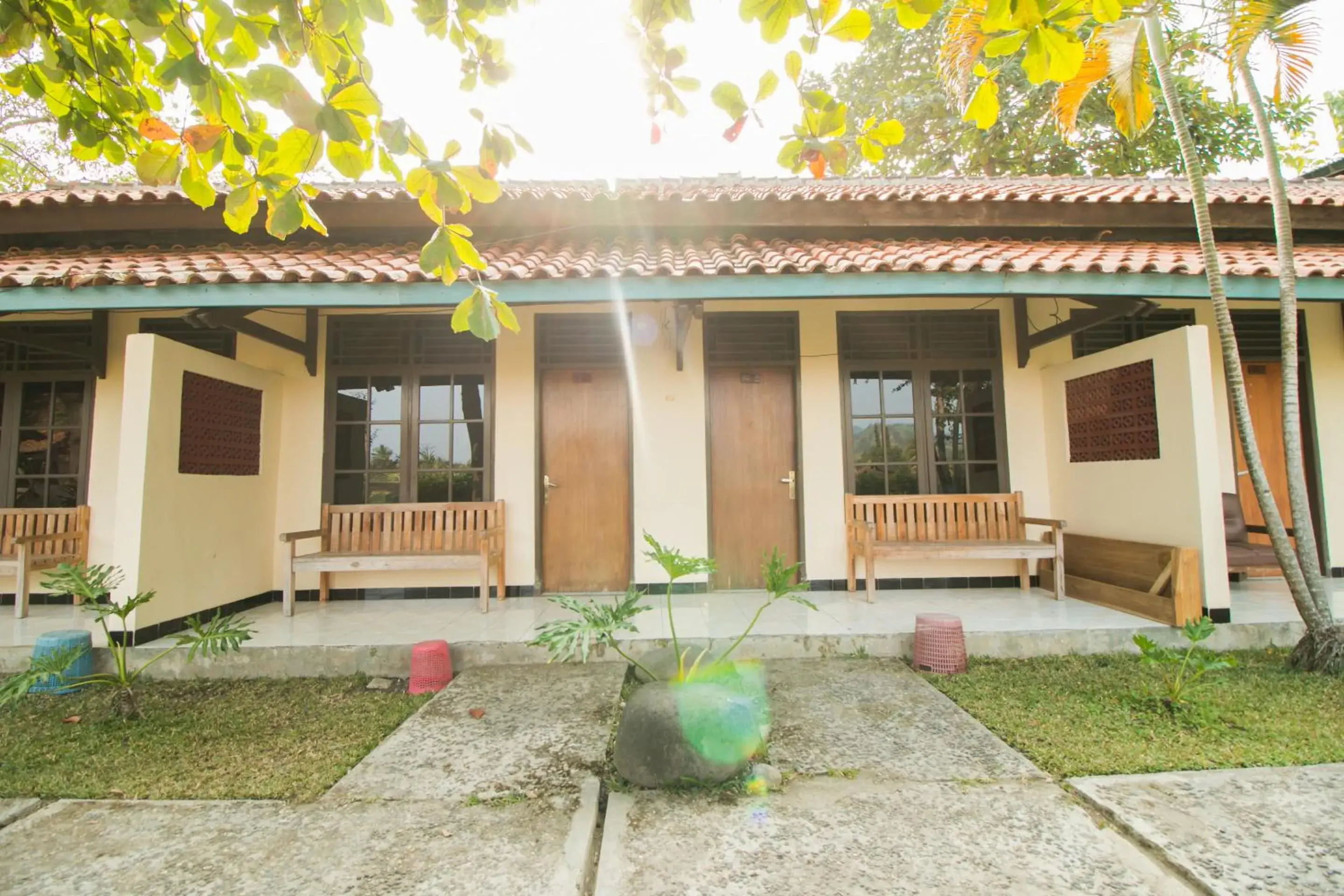 Property building in RedDoorz @ Pantai Pelabuhan Ratu 2 Property building in RedDoorz @ Pantai Pelabuhan Ratu 2