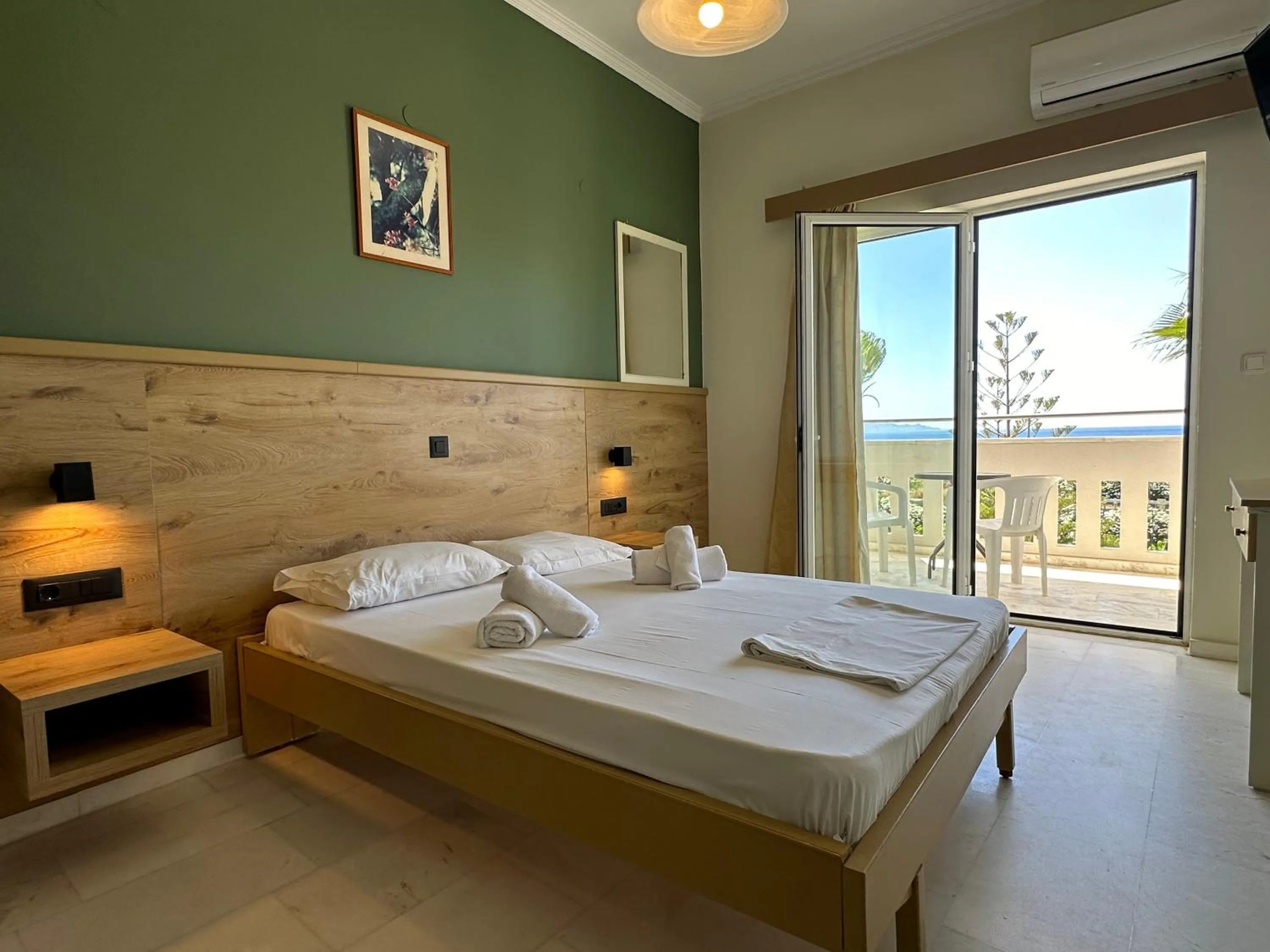 Deluxe Double Room with Balcony and Sea View - single occupancy in Regina Hotel
