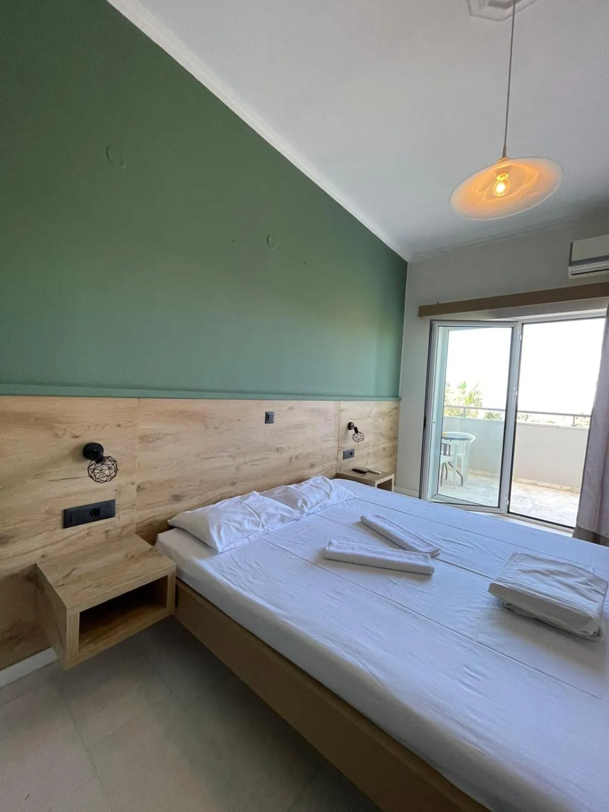 Deluxe Double Room with Balcony and Sea View - single occupancy in Regina Hotel