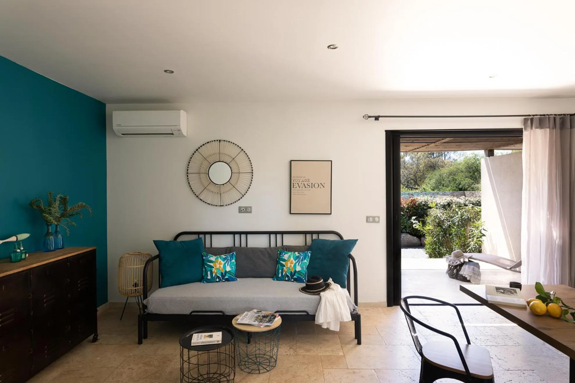 Living room, Bed in Résidence I Levri