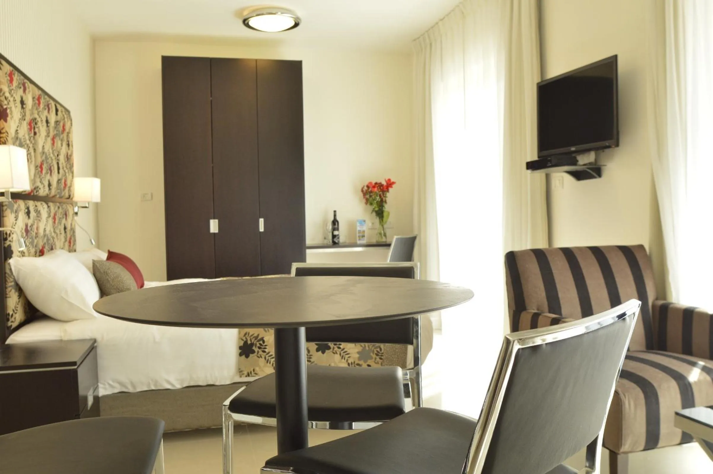 TV and multimedia, Dining Area in Shamai Suites Jerusalem