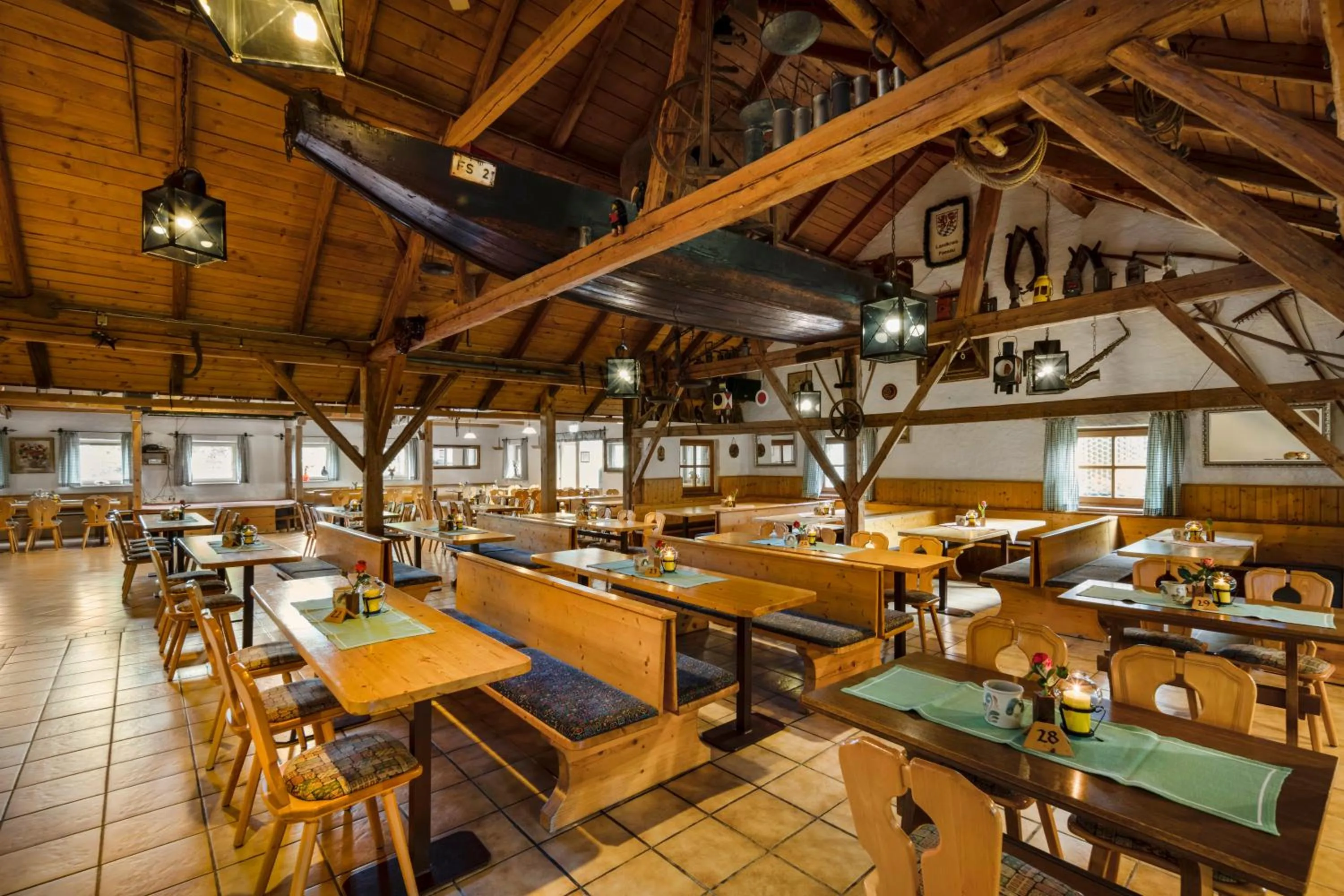 Restaurant/places to eat in Hotel Preishof