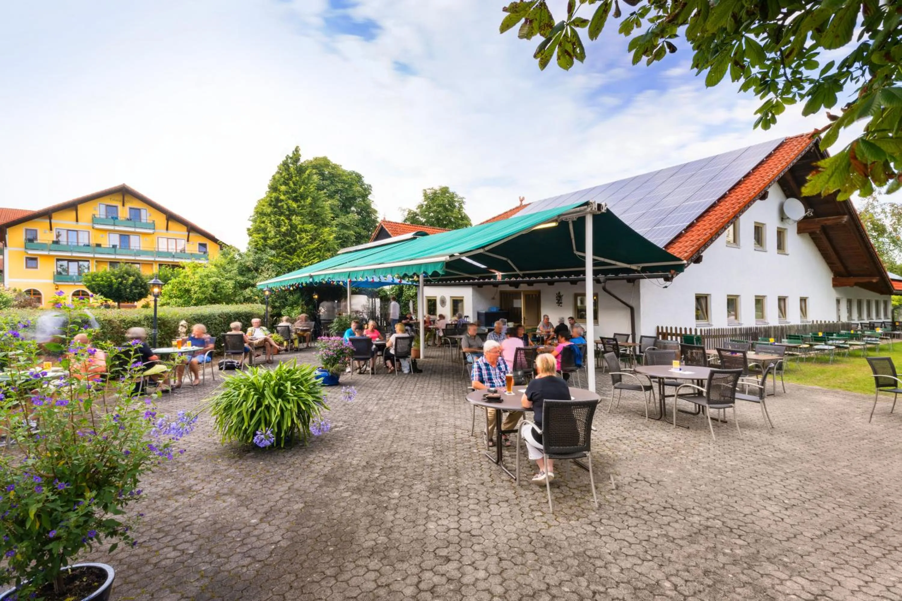 Restaurant/places to eat in Hotel Preishof