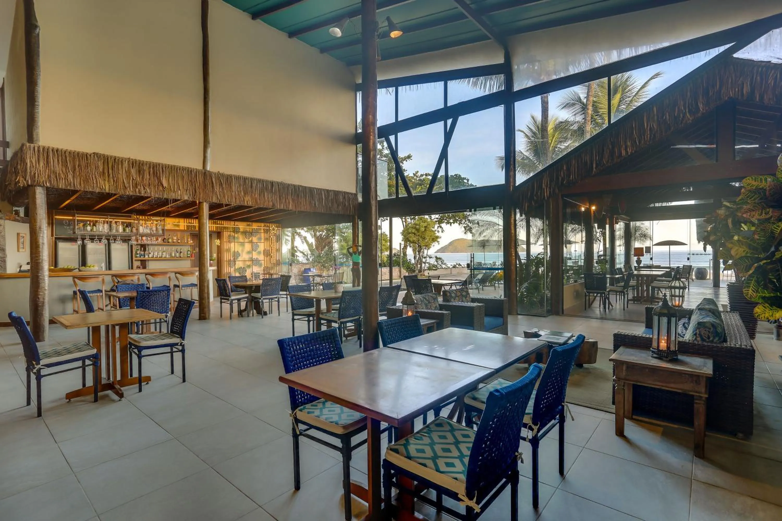 Restaurant/places to eat in Chez Louise et Louis Pé na Areia