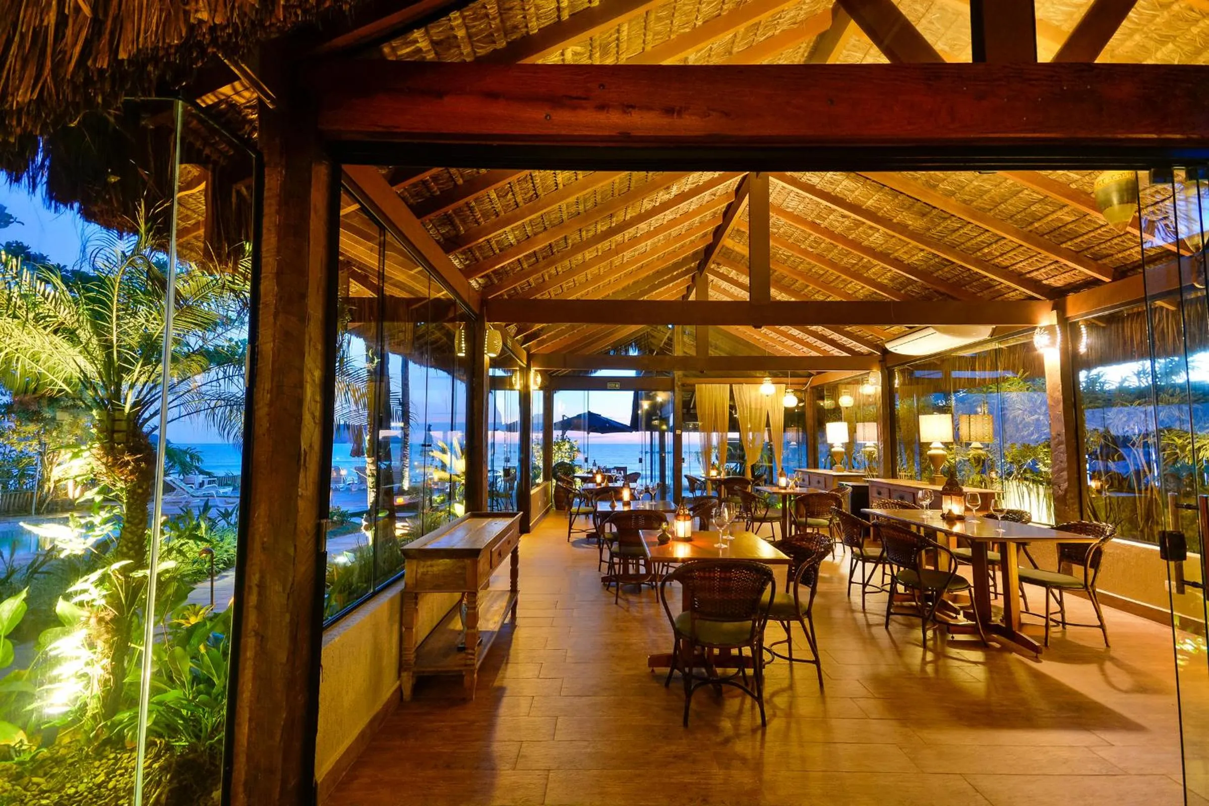Restaurant/places to eat in Chez Louise et Louis Pé na Areia