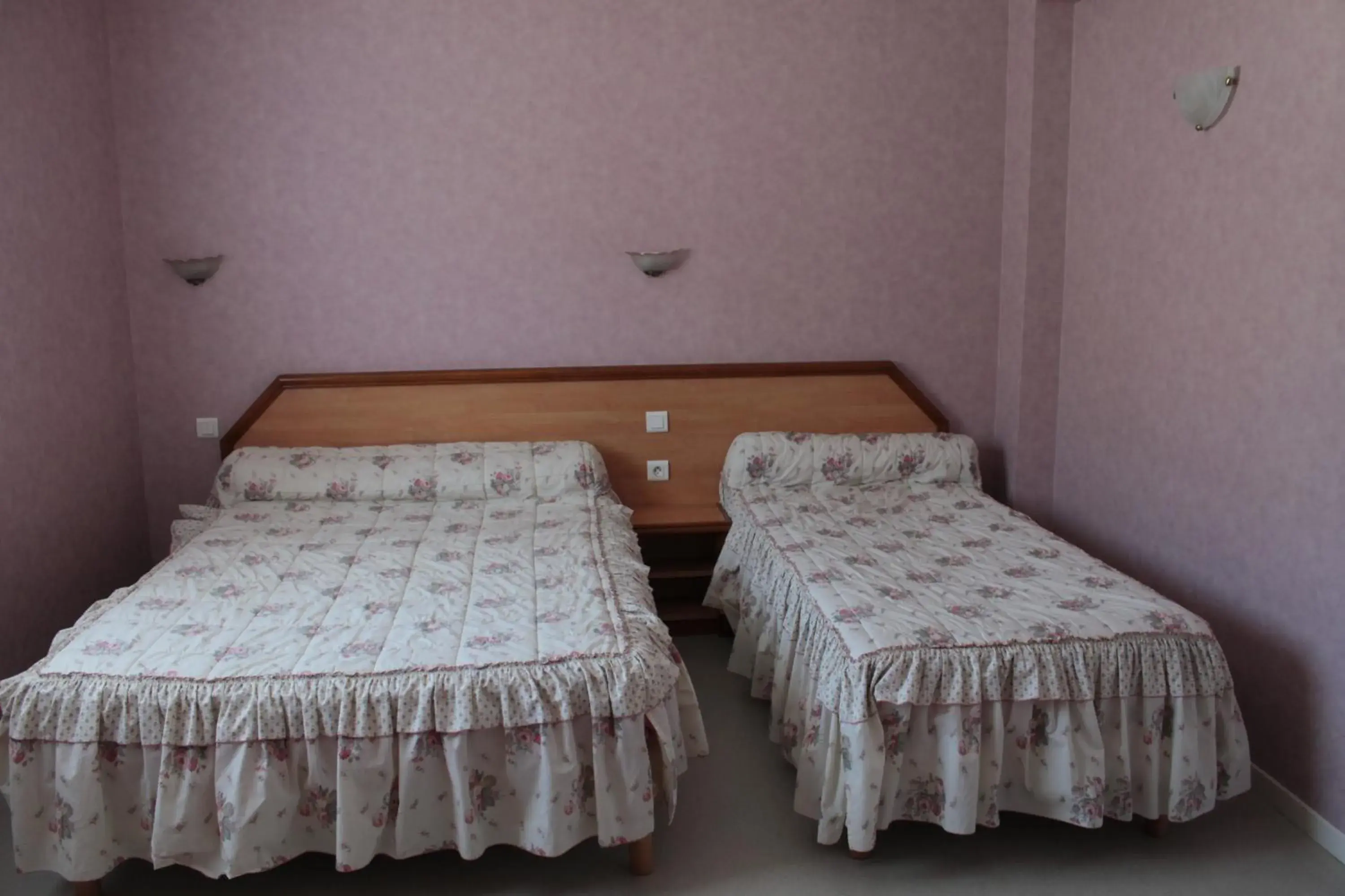 Triple Room in Hôtel Ladagnous Triple Room in Hôtel Ladagnous