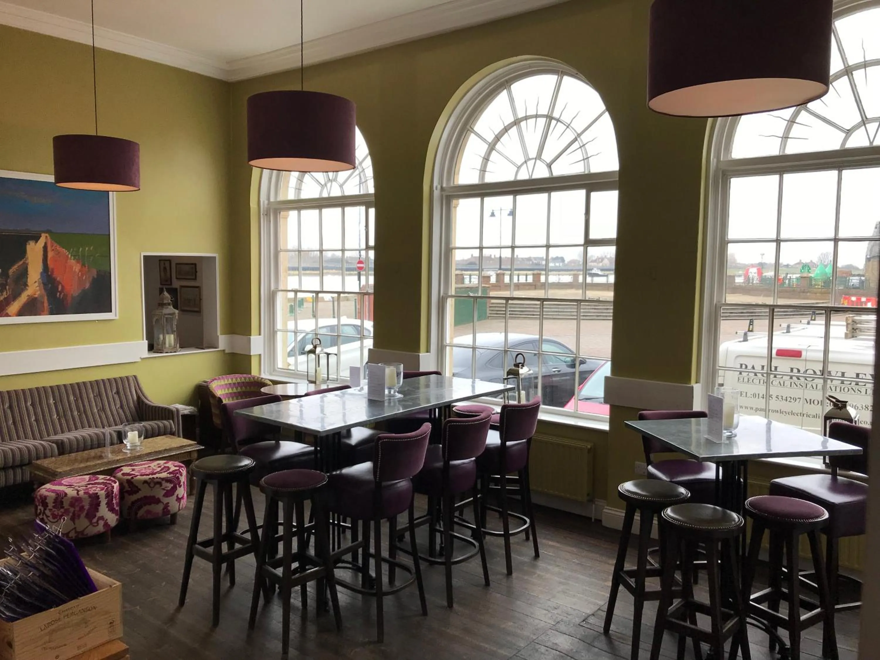 Restaurant/places to eat in Bank House