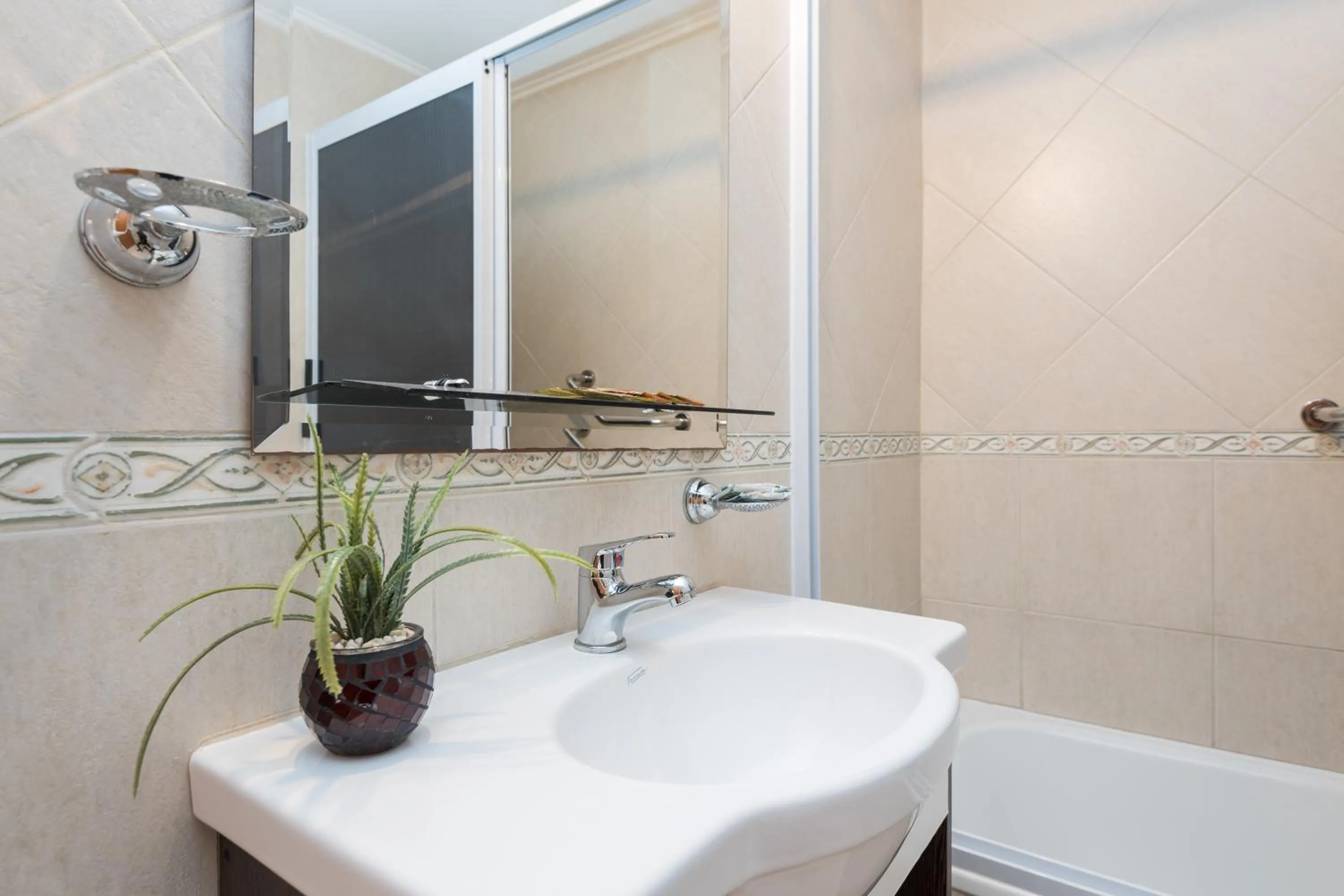 Bathroom in Apart Hotel Independencia - Luz y Fuerza Patagonia