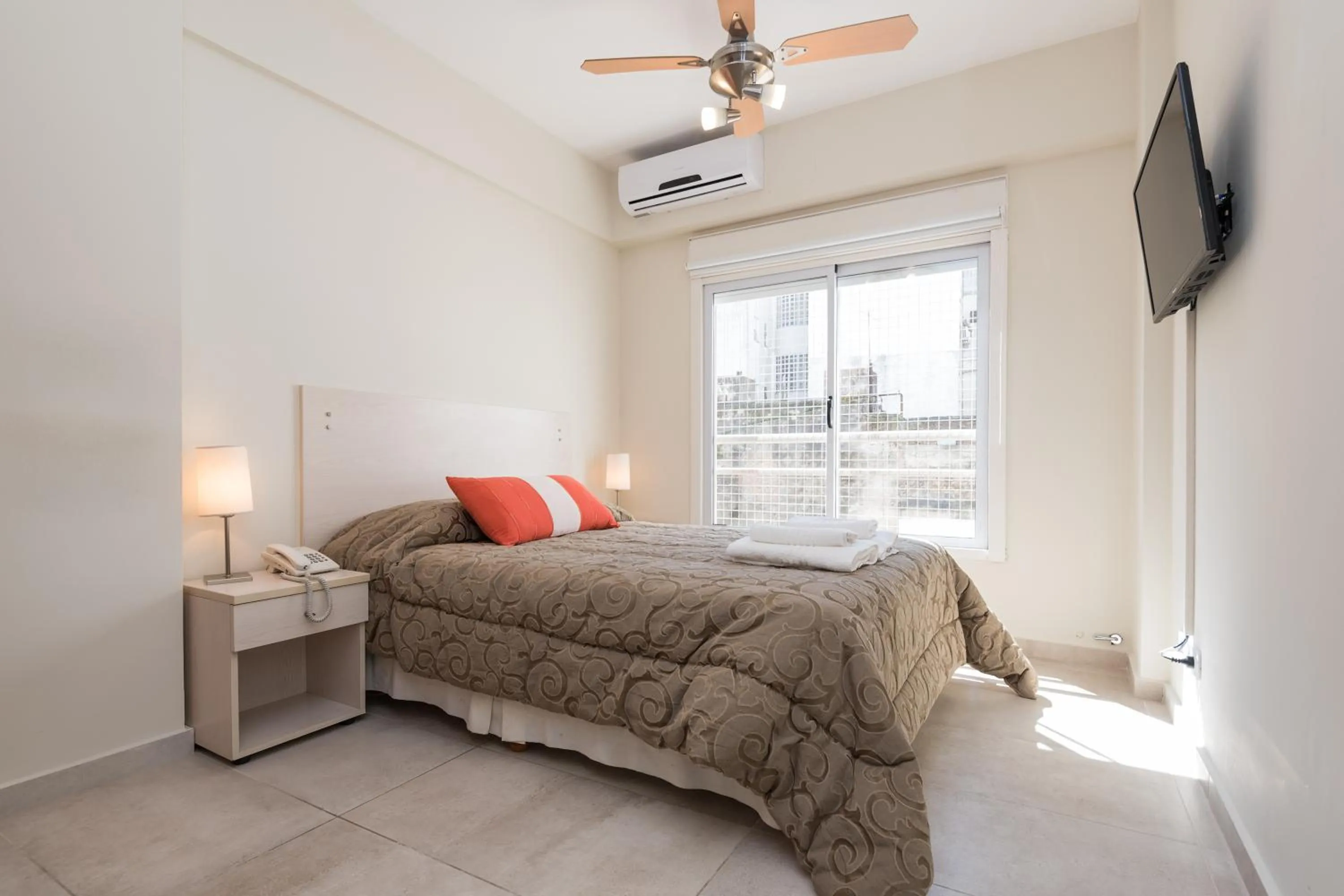 Photo of the whole room, Bed in Apart Hotel Independencia - Luz y Fuerza Patagonia