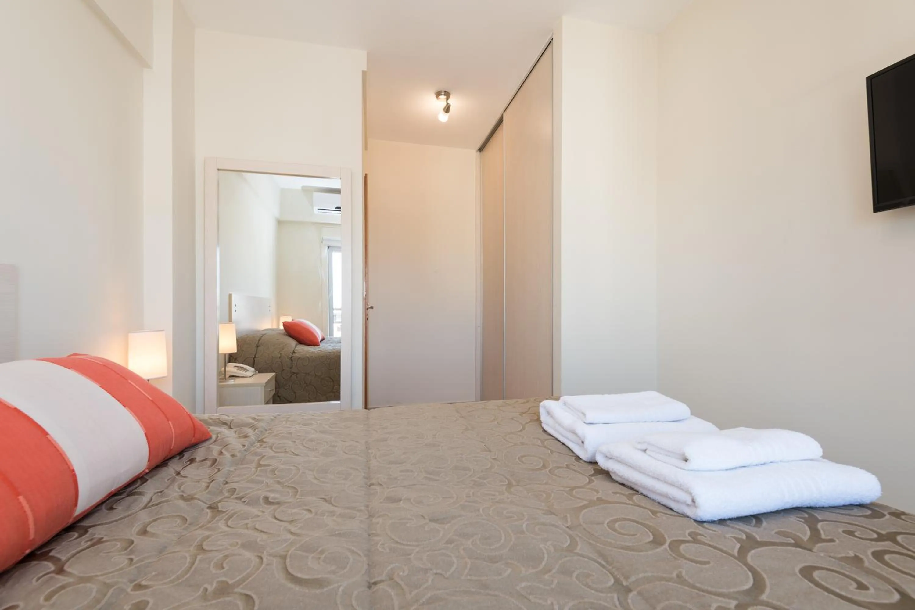 Photo of the whole room, Bed in Apart Hotel Independencia - Luz y Fuerza Patagonia