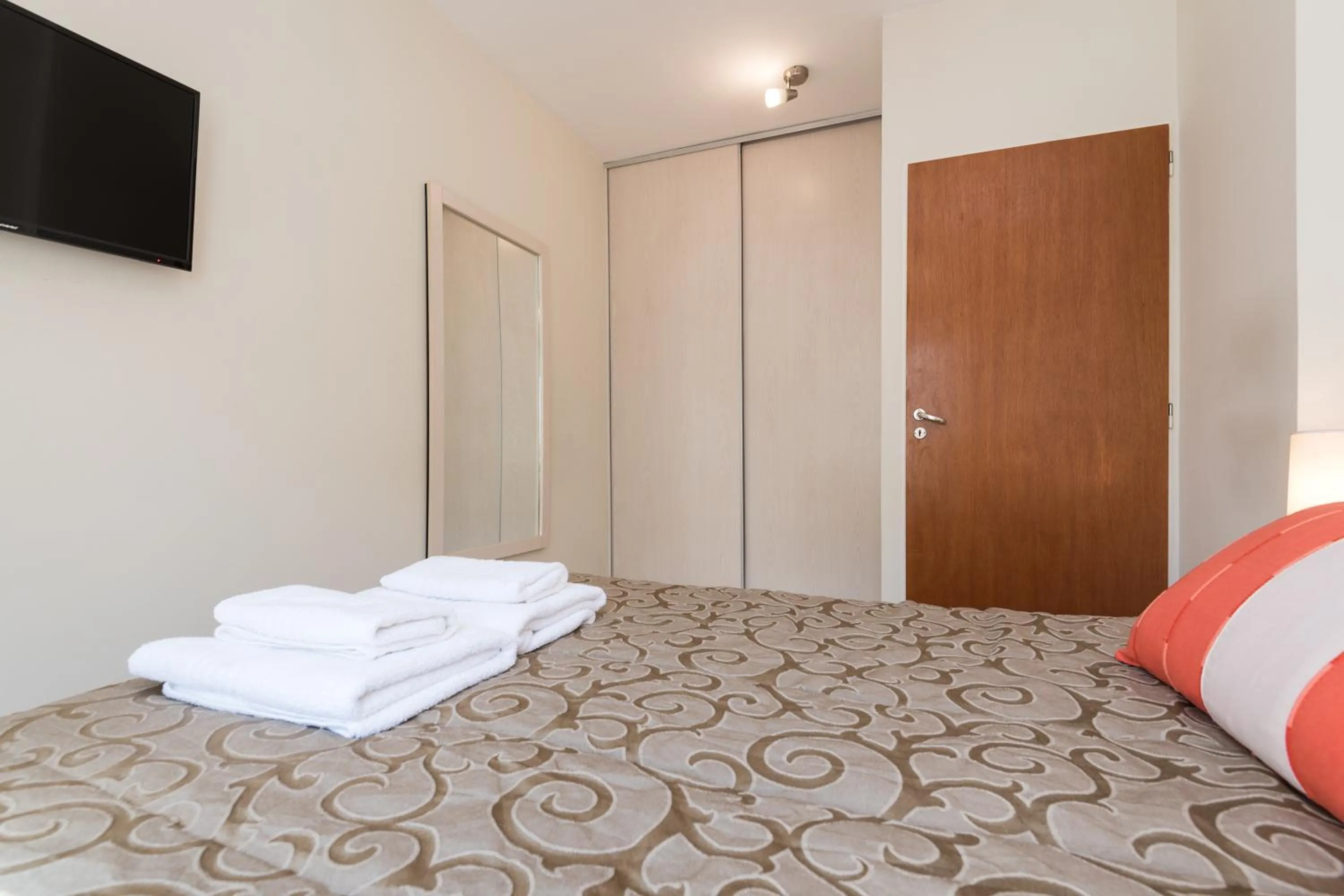 Photo of the whole room, Bed in Apart Hotel Independencia - Luz y Fuerza Patagonia