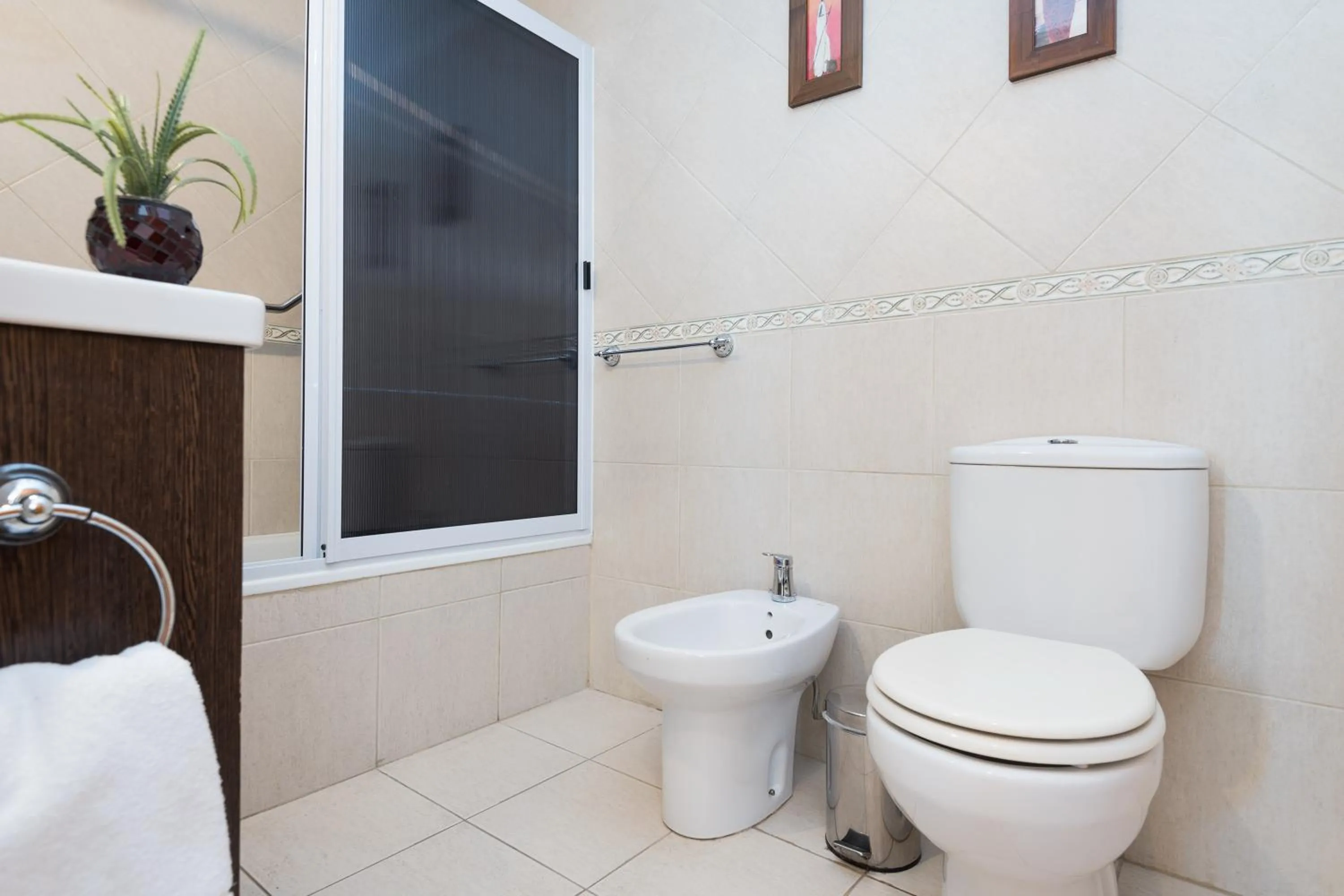 Toilet in Apart Hotel Independencia - Luz y Fuerza Patagonia