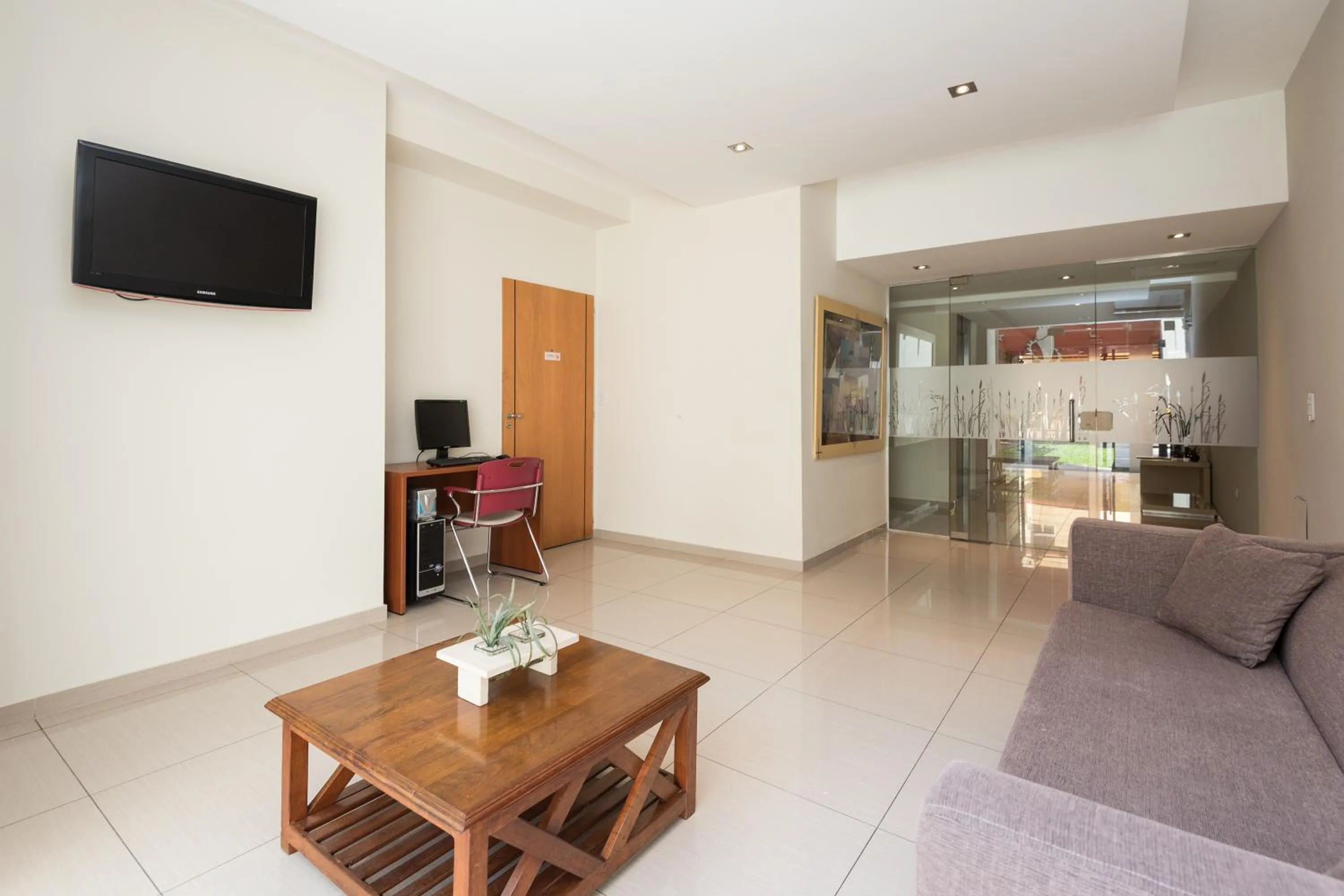 Communal lounge/ TV room in Apart Hotel Independencia - Luz y Fuerza Patagonia