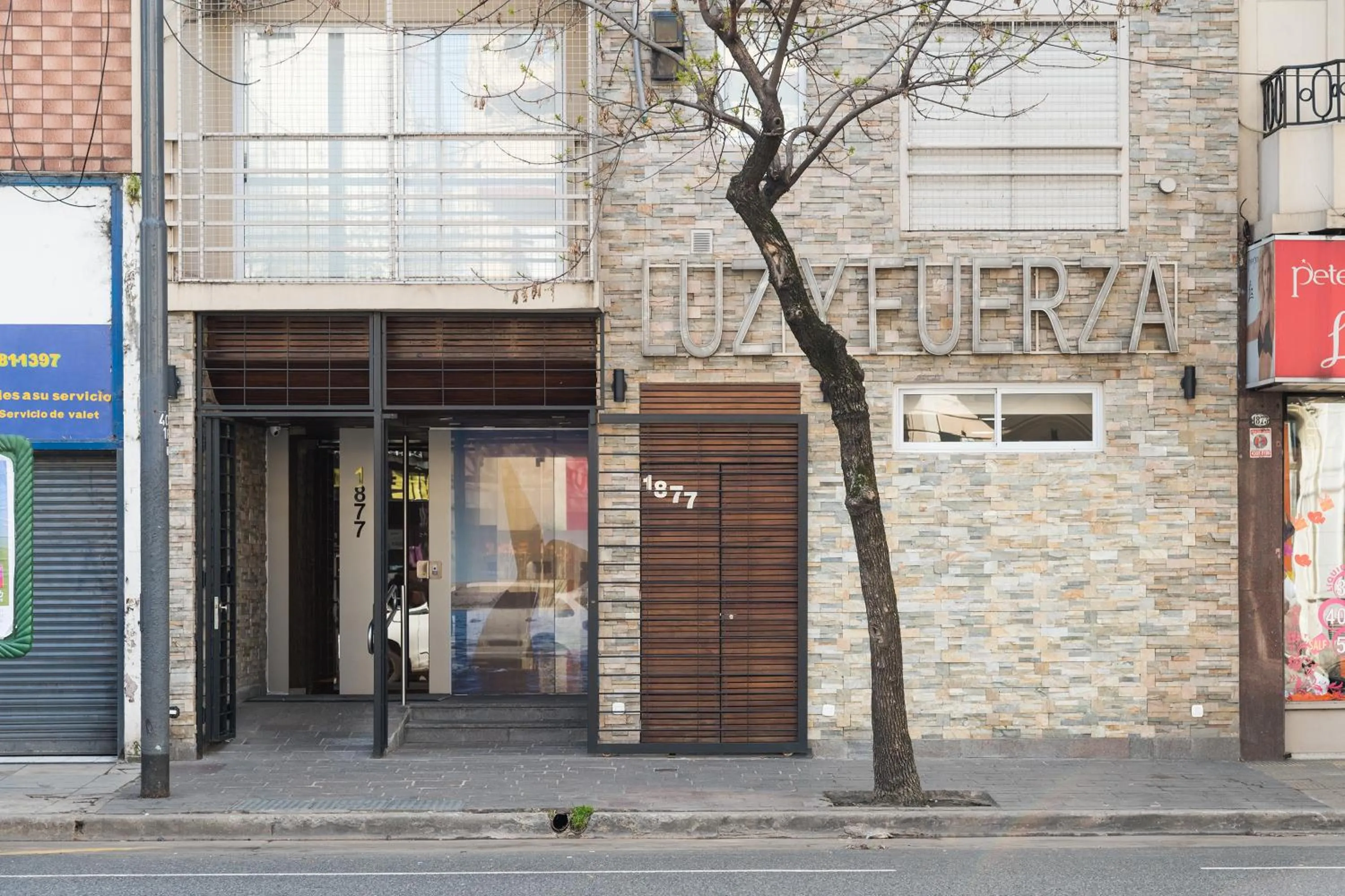 Facade/entrance in Apart Hotel Independencia - Luz y Fuerza Patagonia