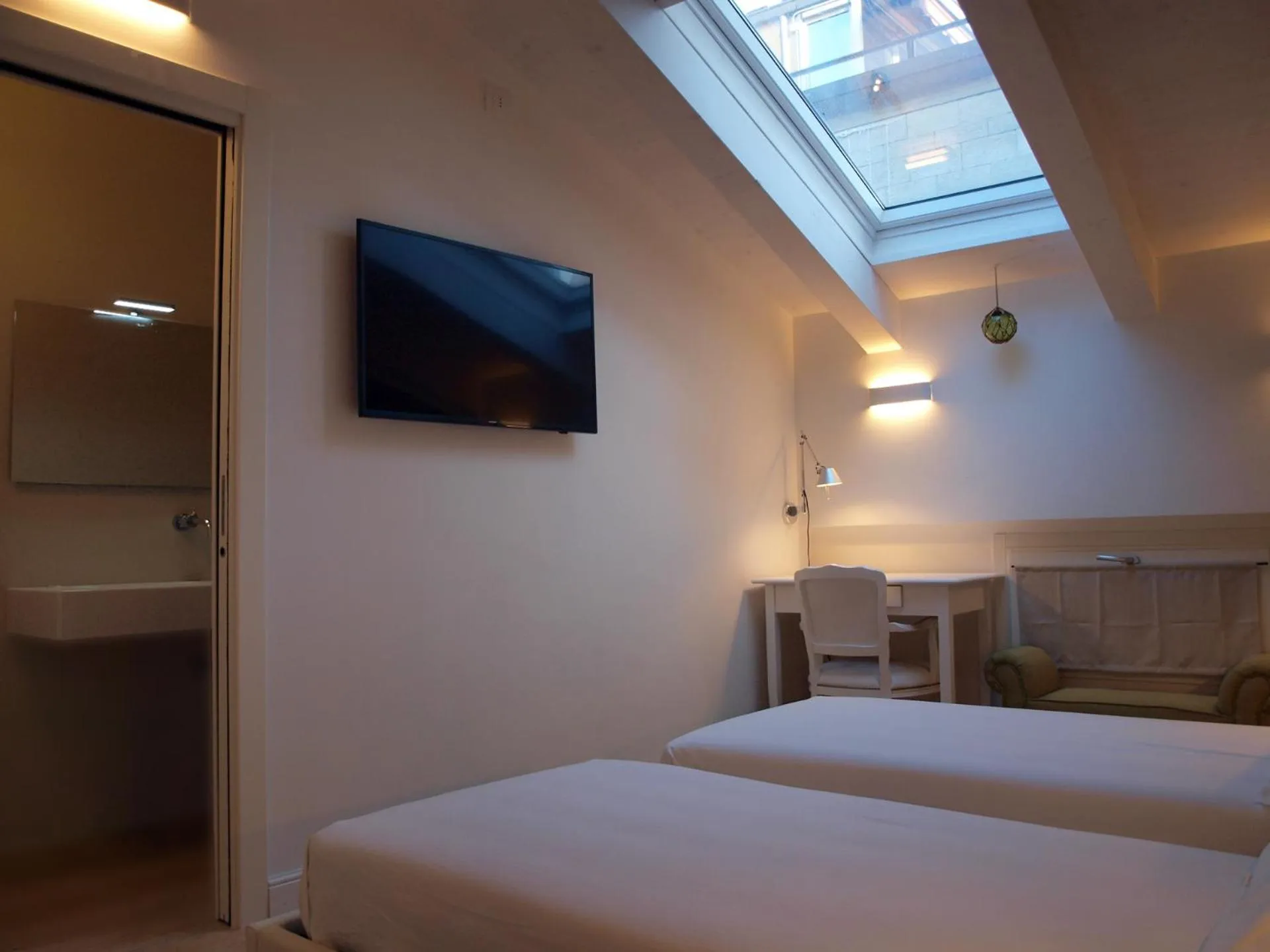 TV and multimedia, Bed in Acquaderni Rooms