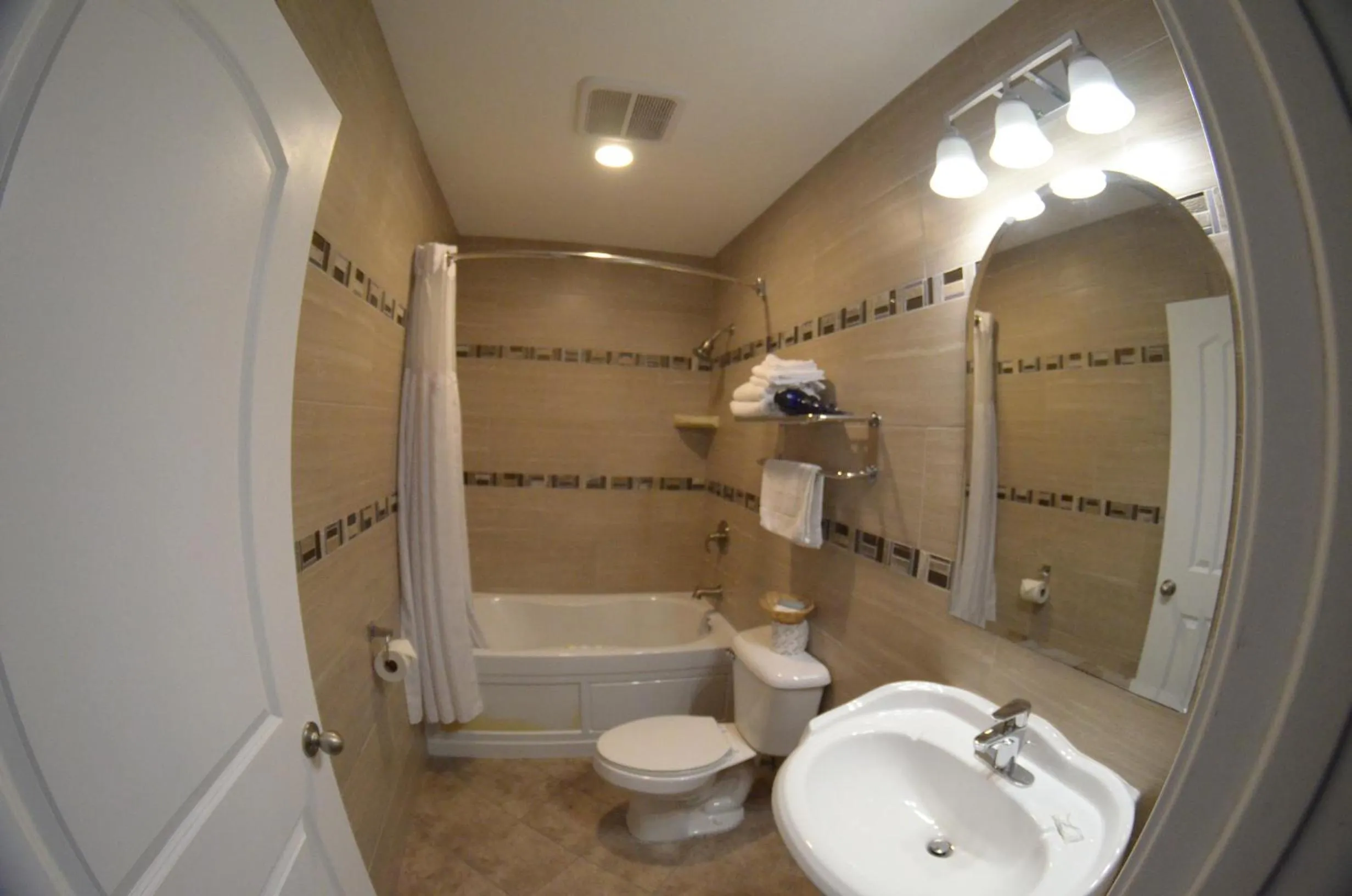 Bathroom in Sunset Motel