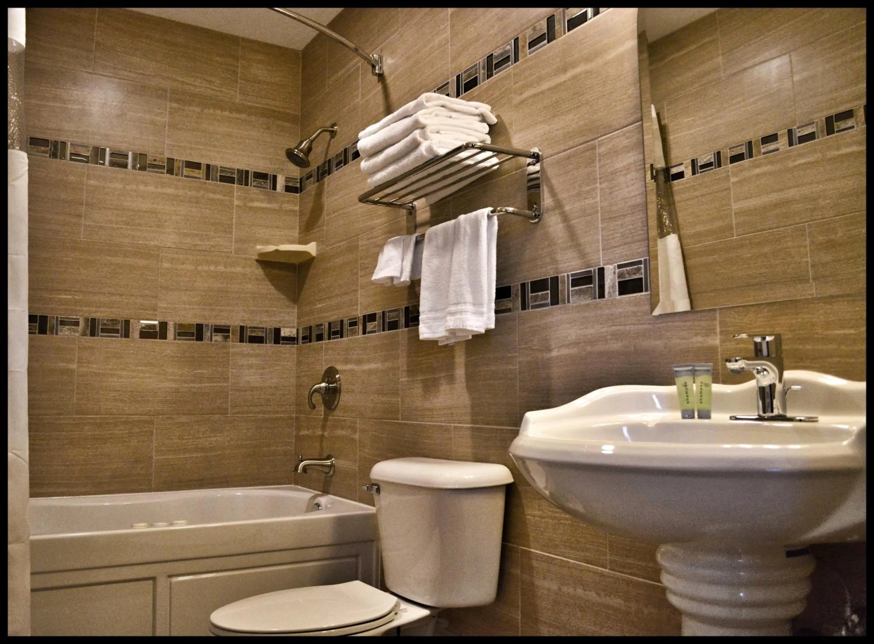 Bathroom in Sunset Motel