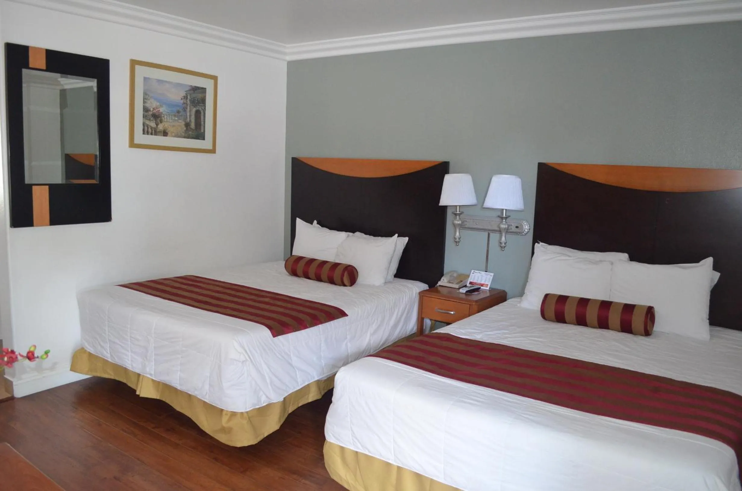 Photo of the whole room, Bed in Sunset Motel