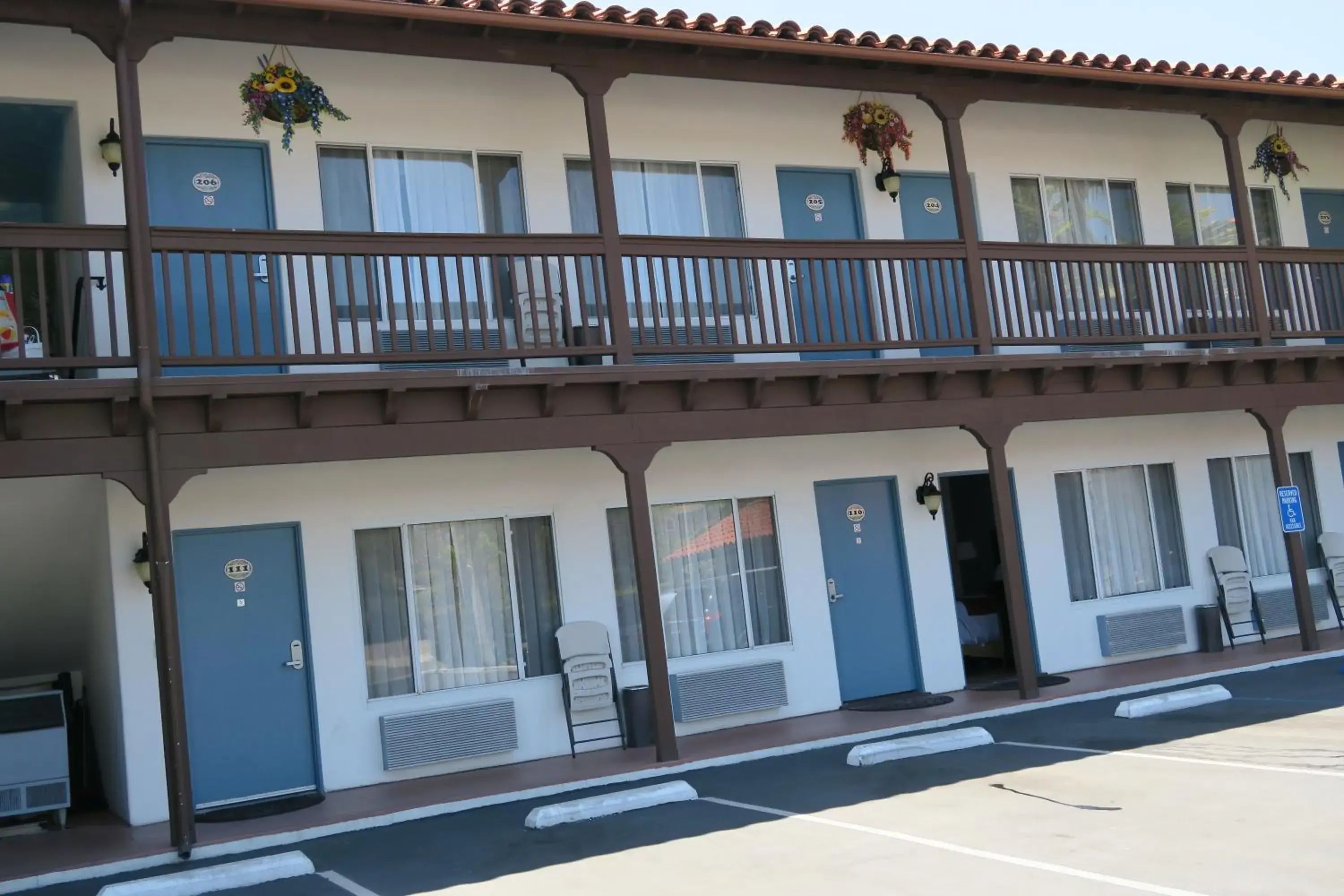 Property building in Sunset Motel Property building in Sunset Motel