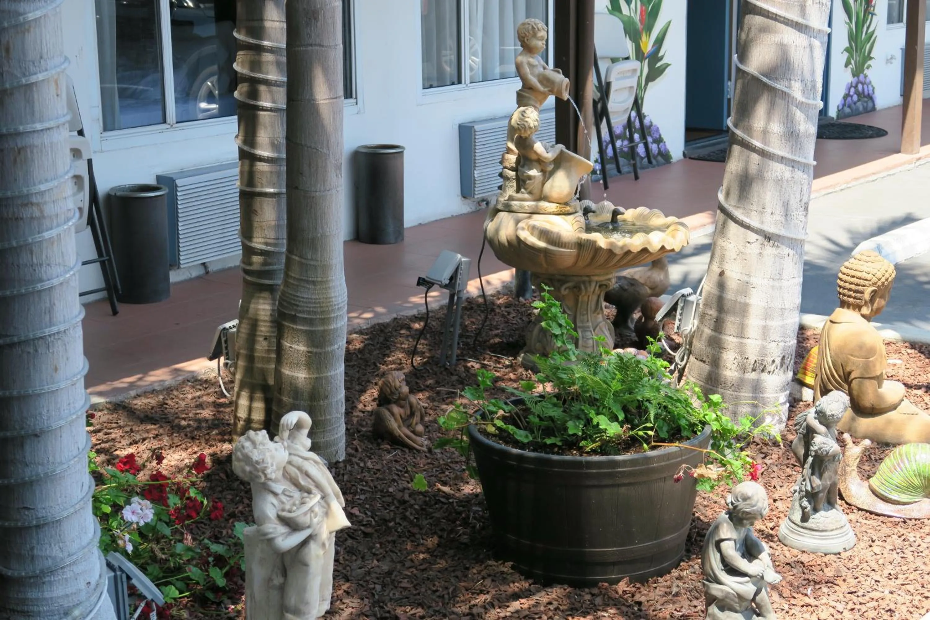 Decorative detail in Sunset Motel