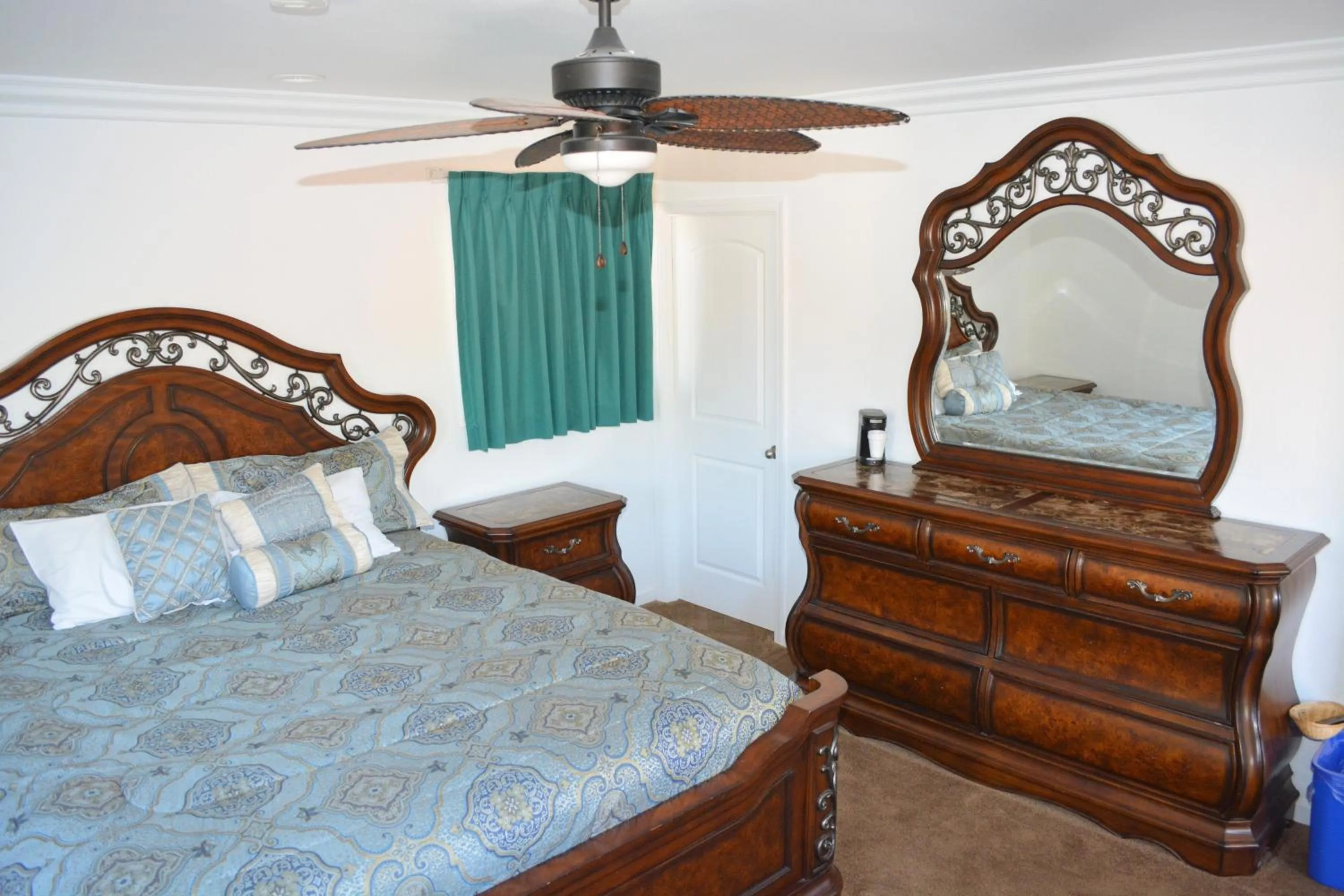 Bedroom, Bed in Sunset Motel