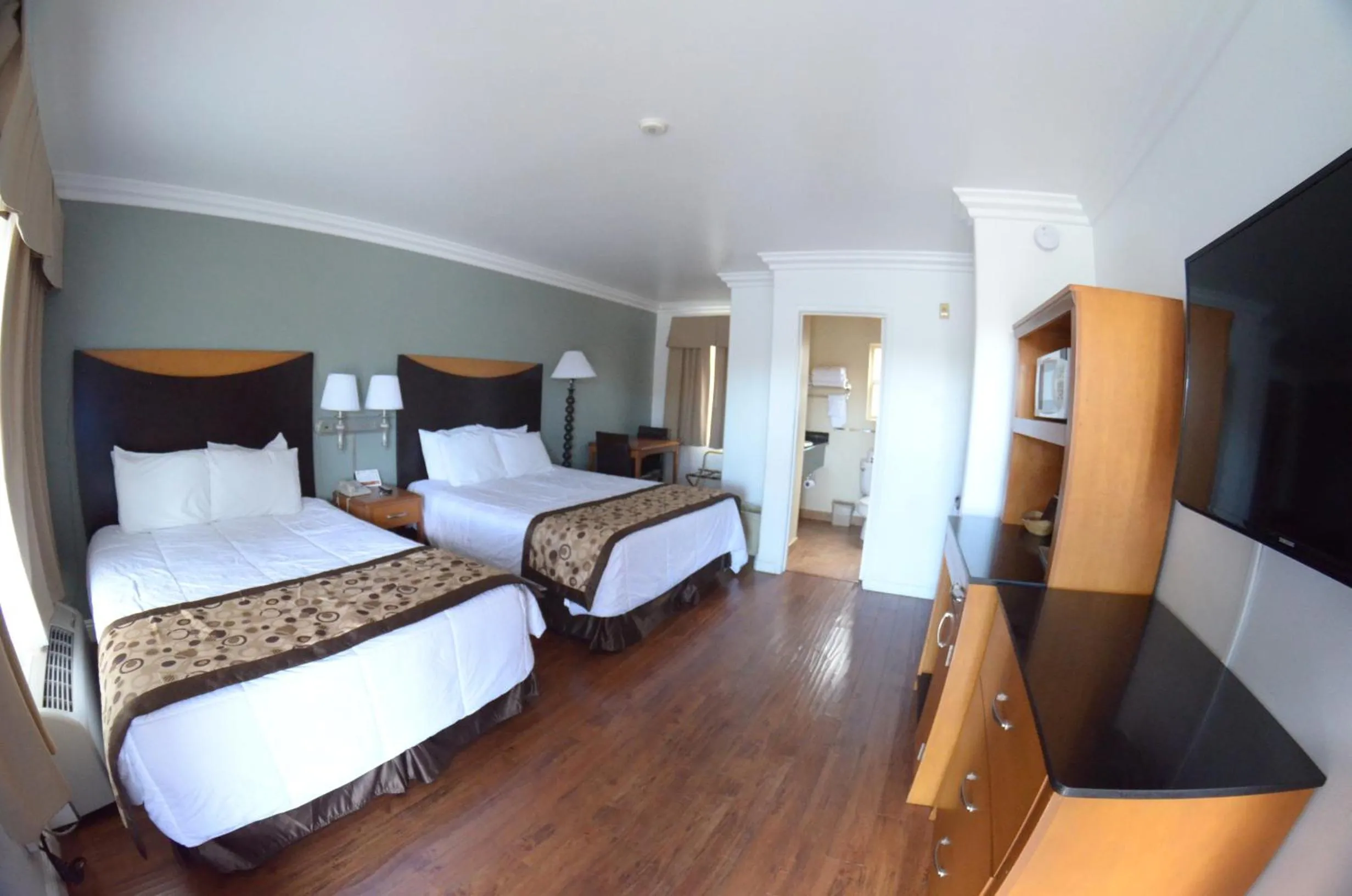 Photo of the whole room, Bed in Sunset Motel