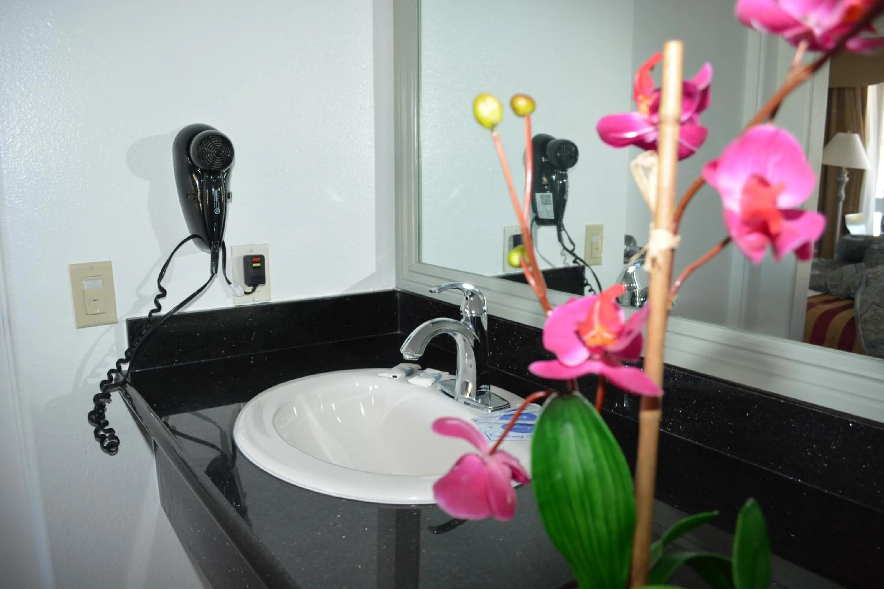 Bathroom in Sunset Motel