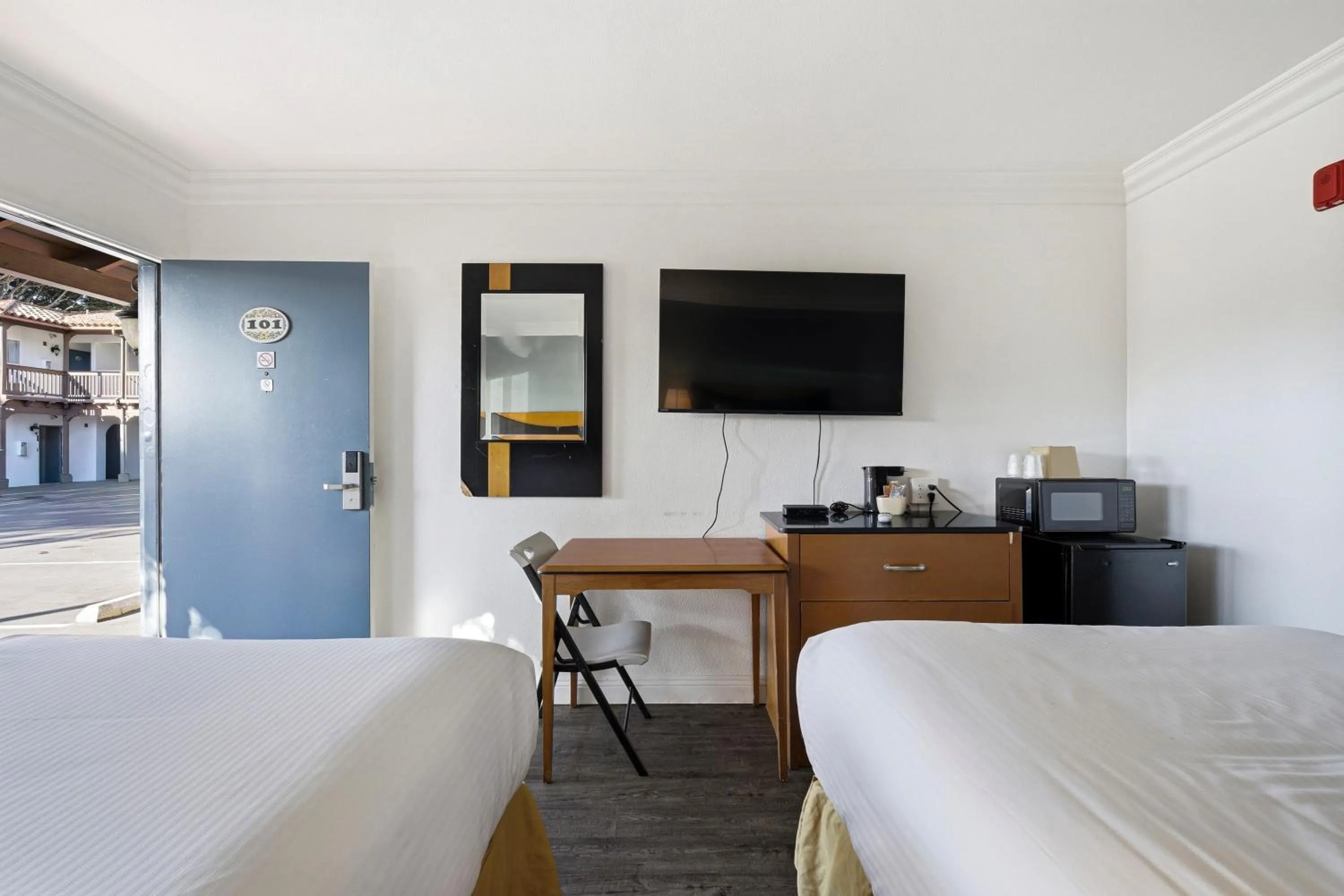 TV and multimedia, Bed in Sunset Motel