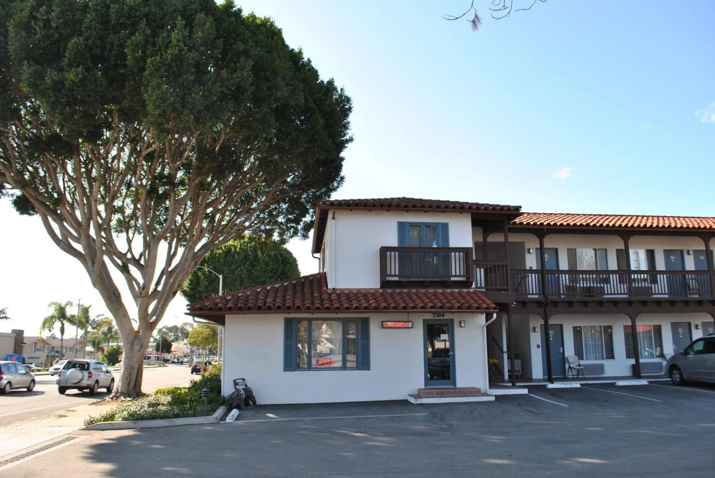 Facade/entrance in Sunset Motel
