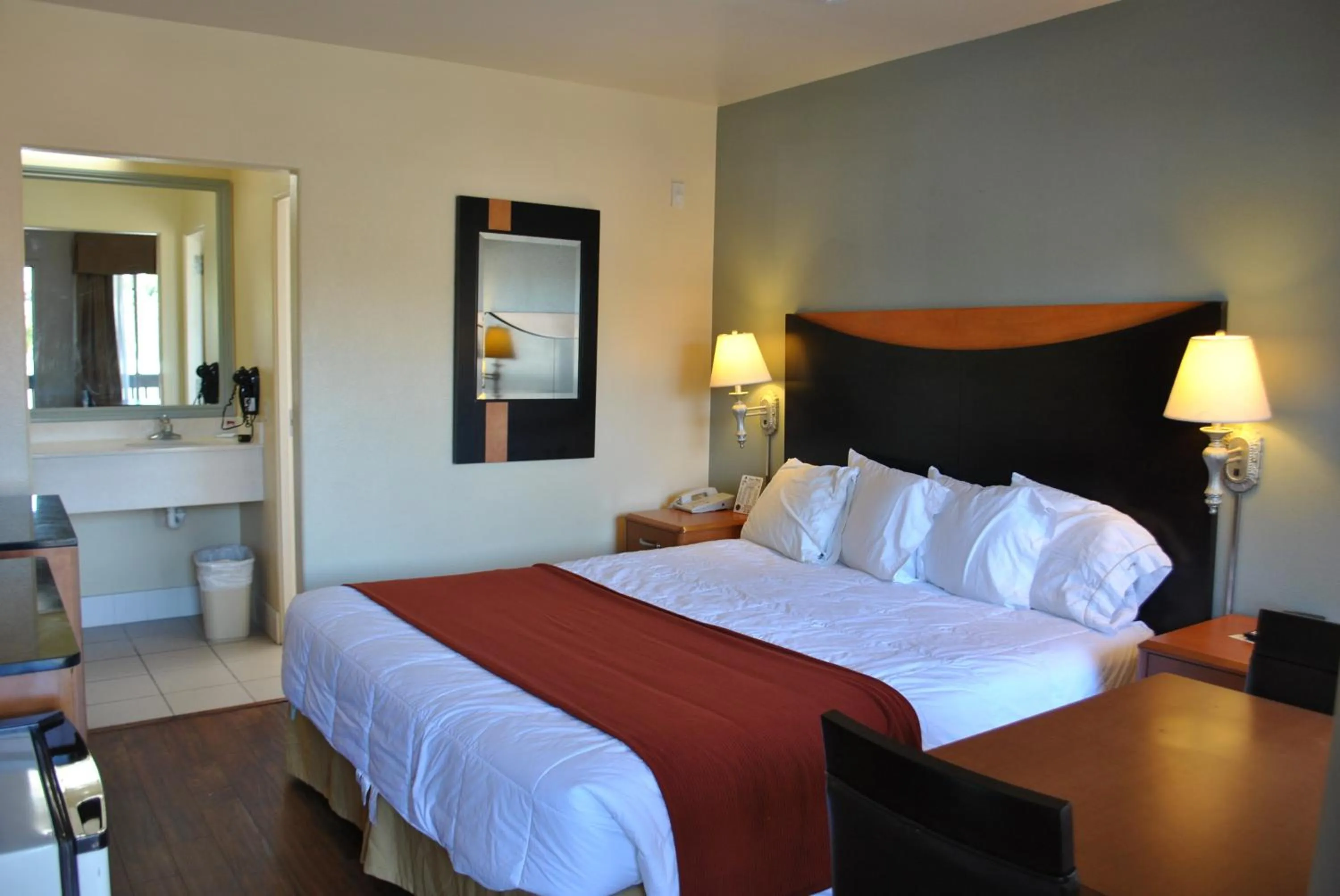 Bedroom, Bed in Sunset Motel