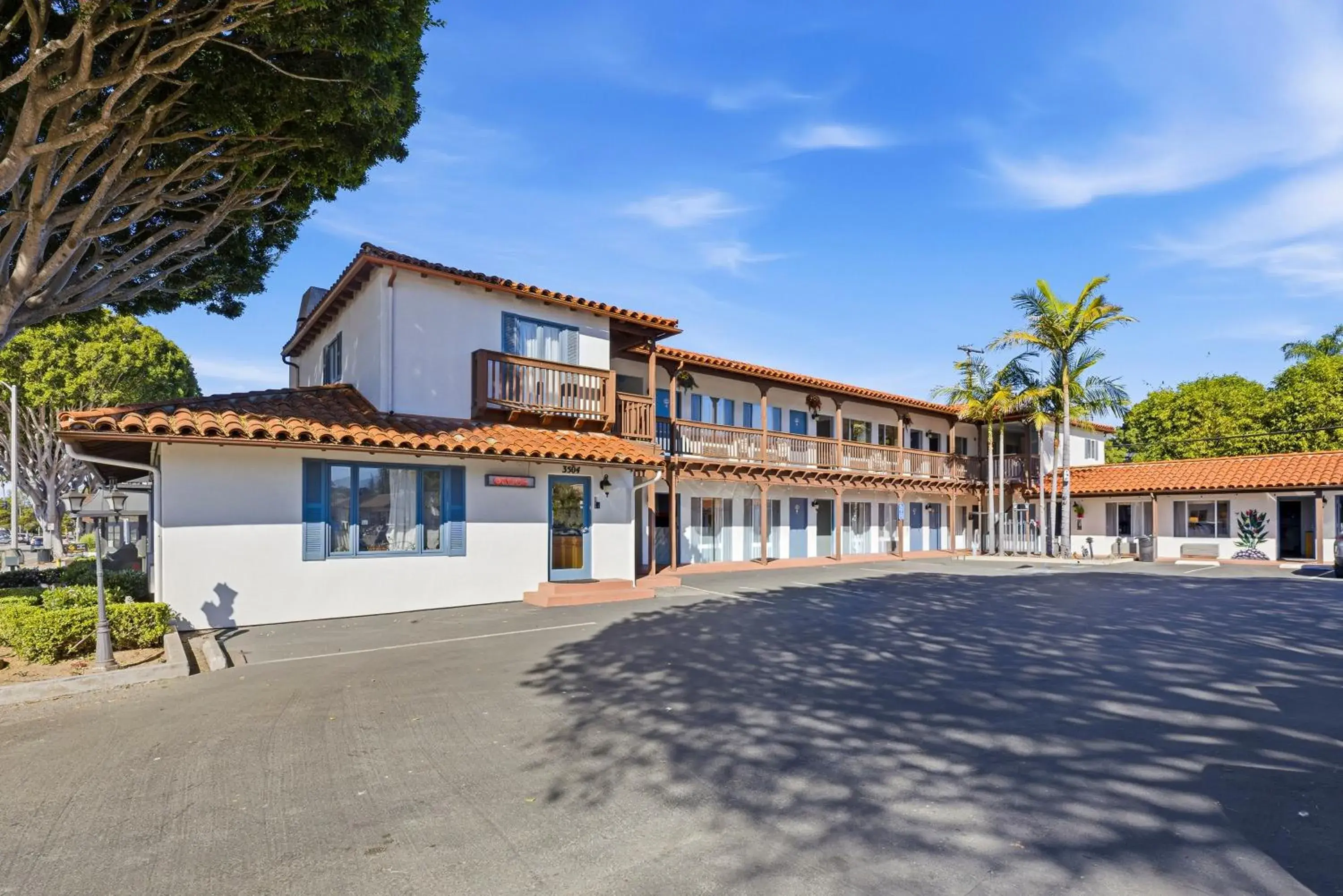 Property building in Sunset Motel Property building in Sunset Motel