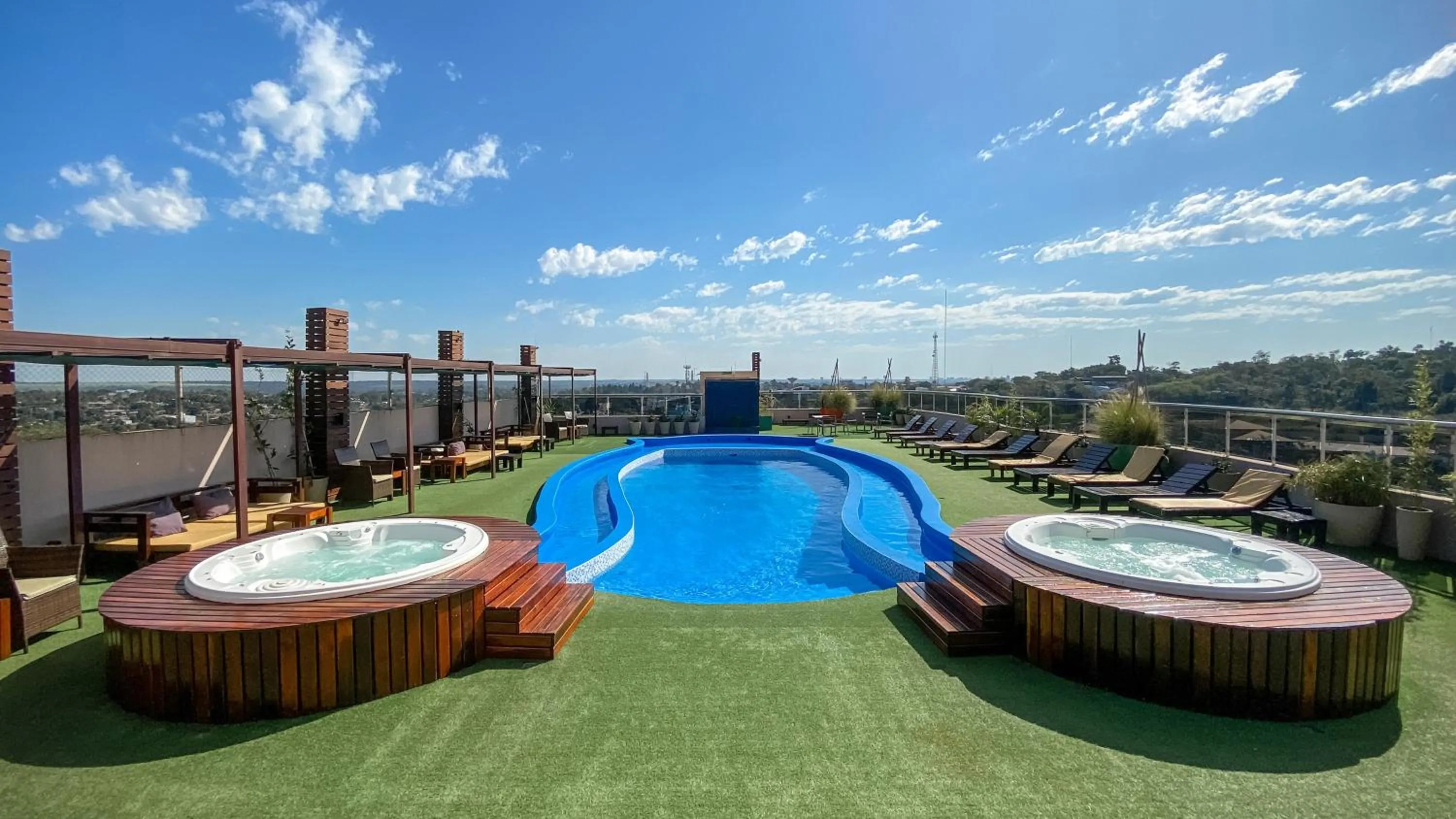 Swimming pool in Grand Crucero Hotel