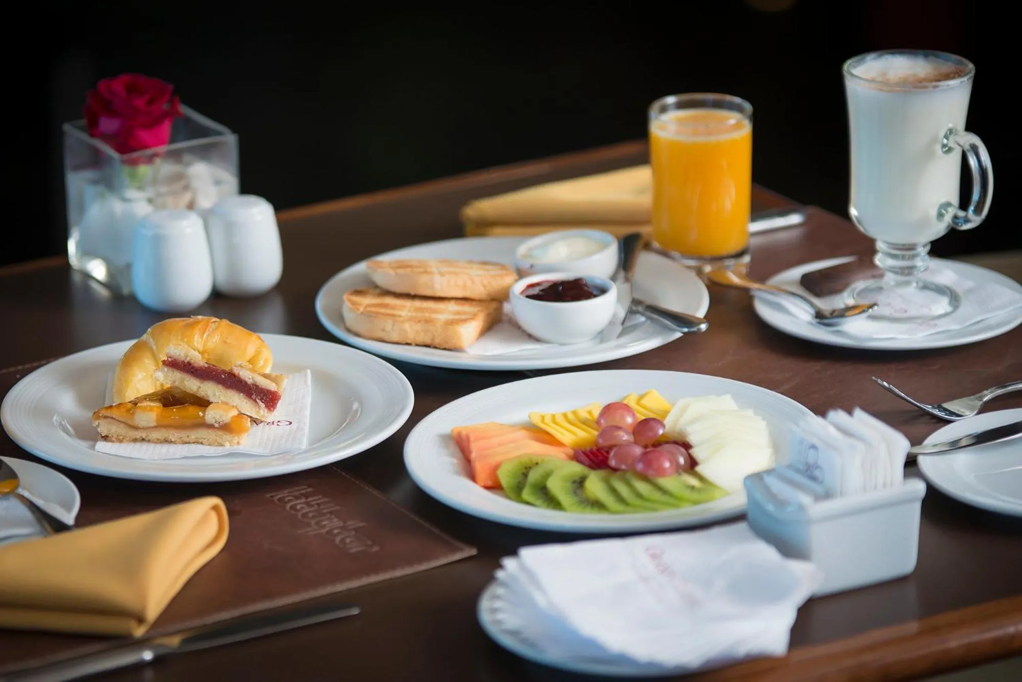 Food in Grand Crucero Hotel