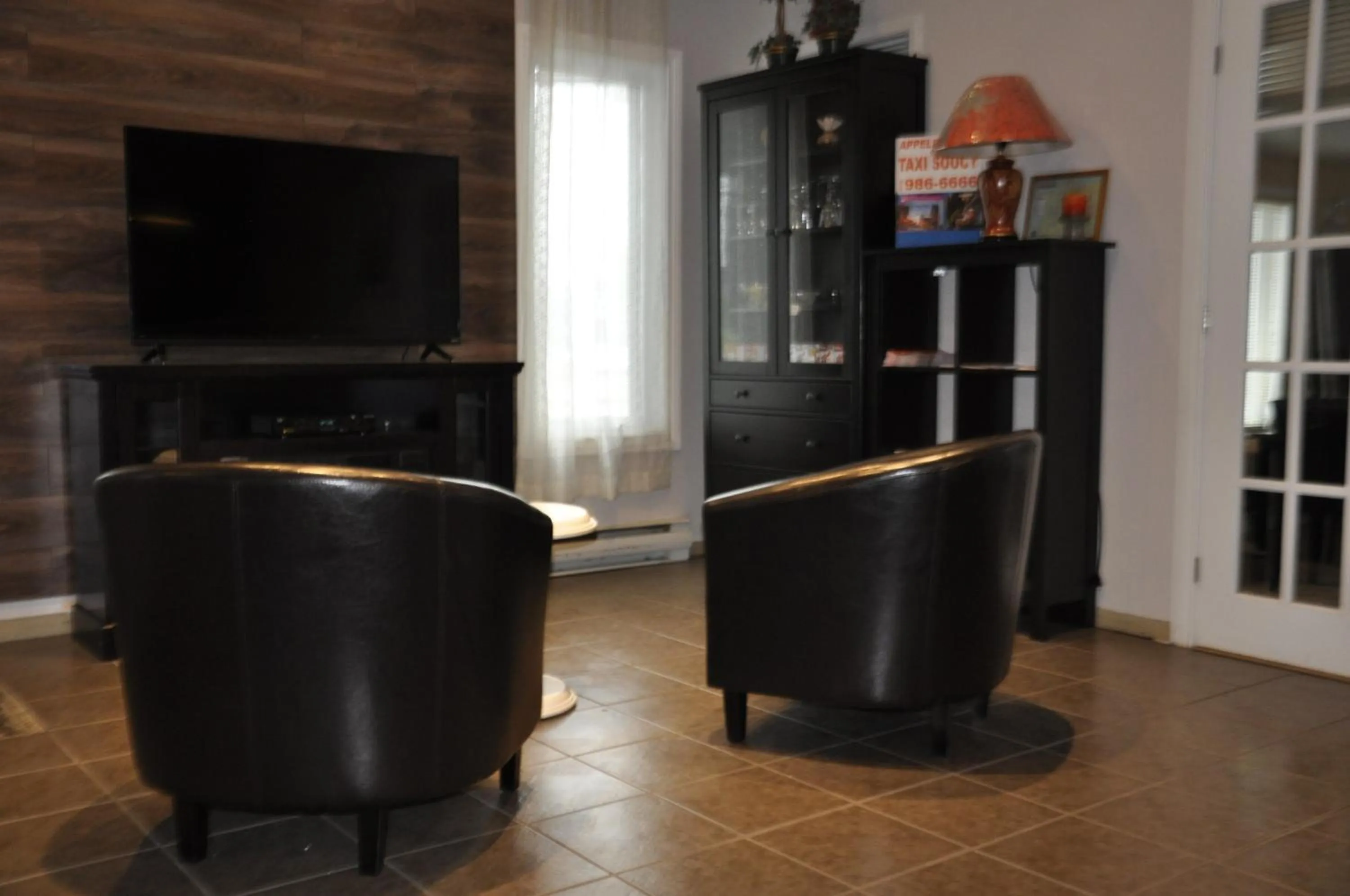 Communal lounge/ TV room in Motel les Pignons Verts