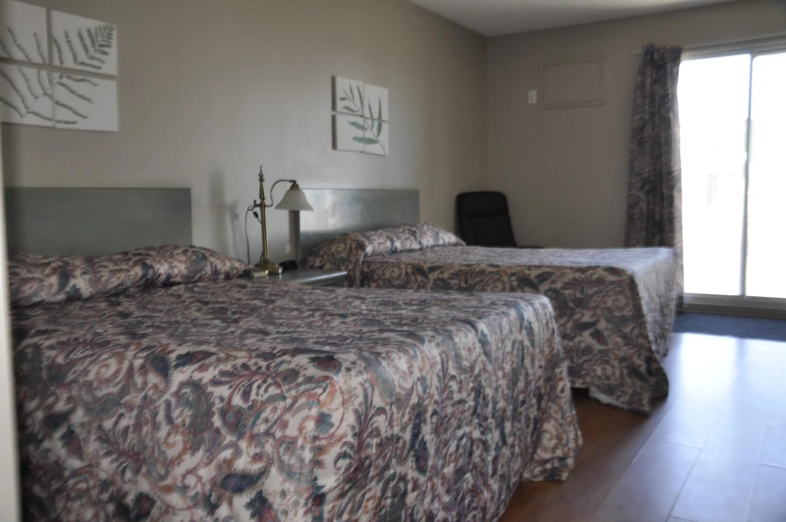 Bedroom, Bed in Motel les Pignons Verts