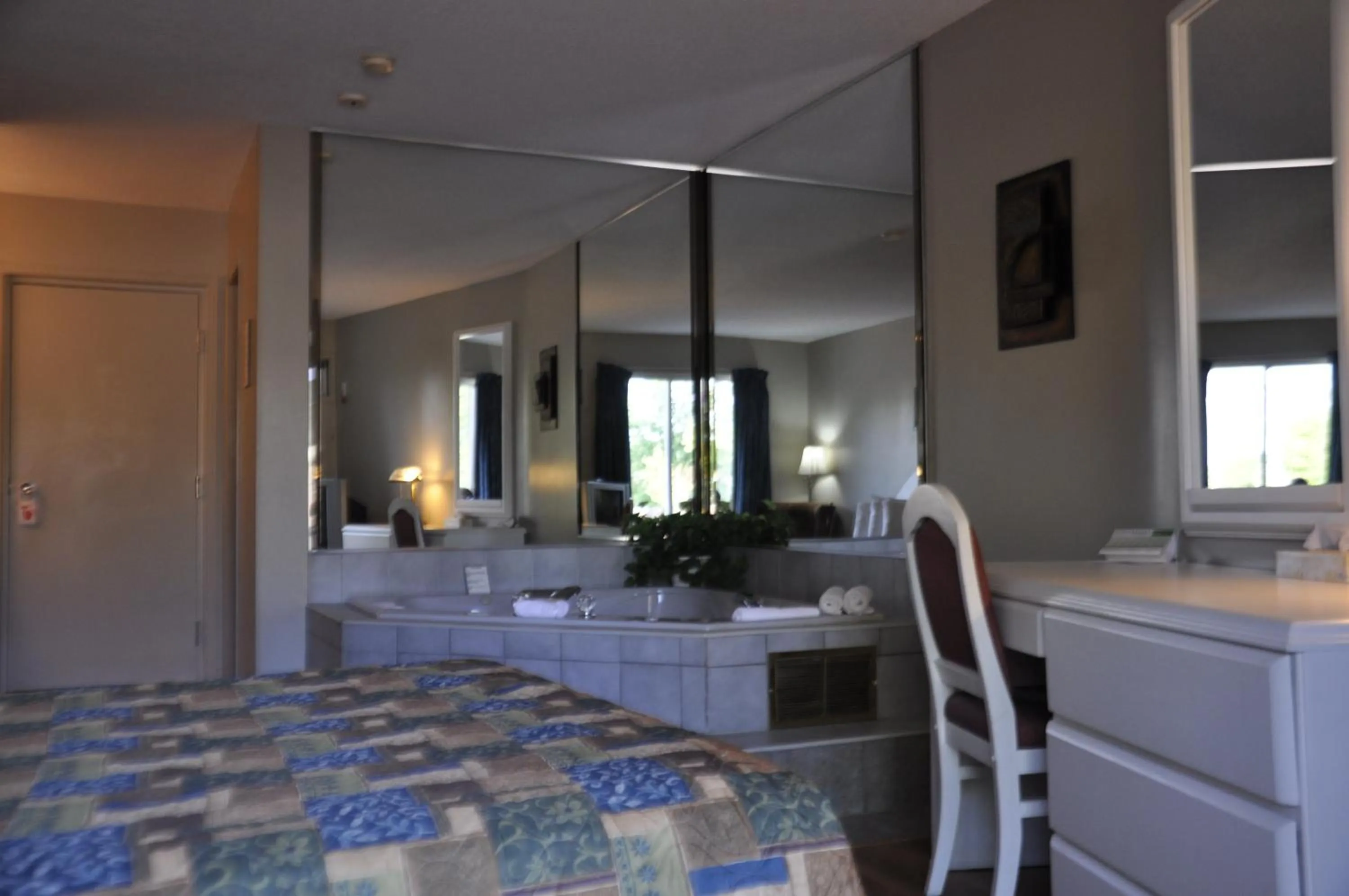 Bedroom, Bed in Motel les Pignons Verts