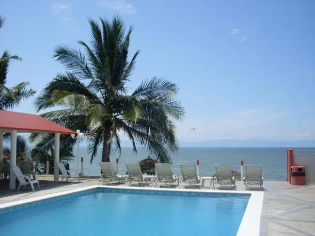 Swimming pool in Hotel y Suites Corita