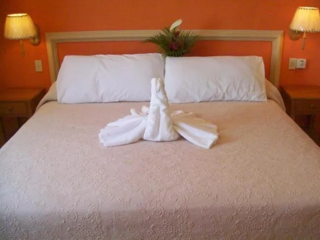 Bed in Hotel y Suites Corita