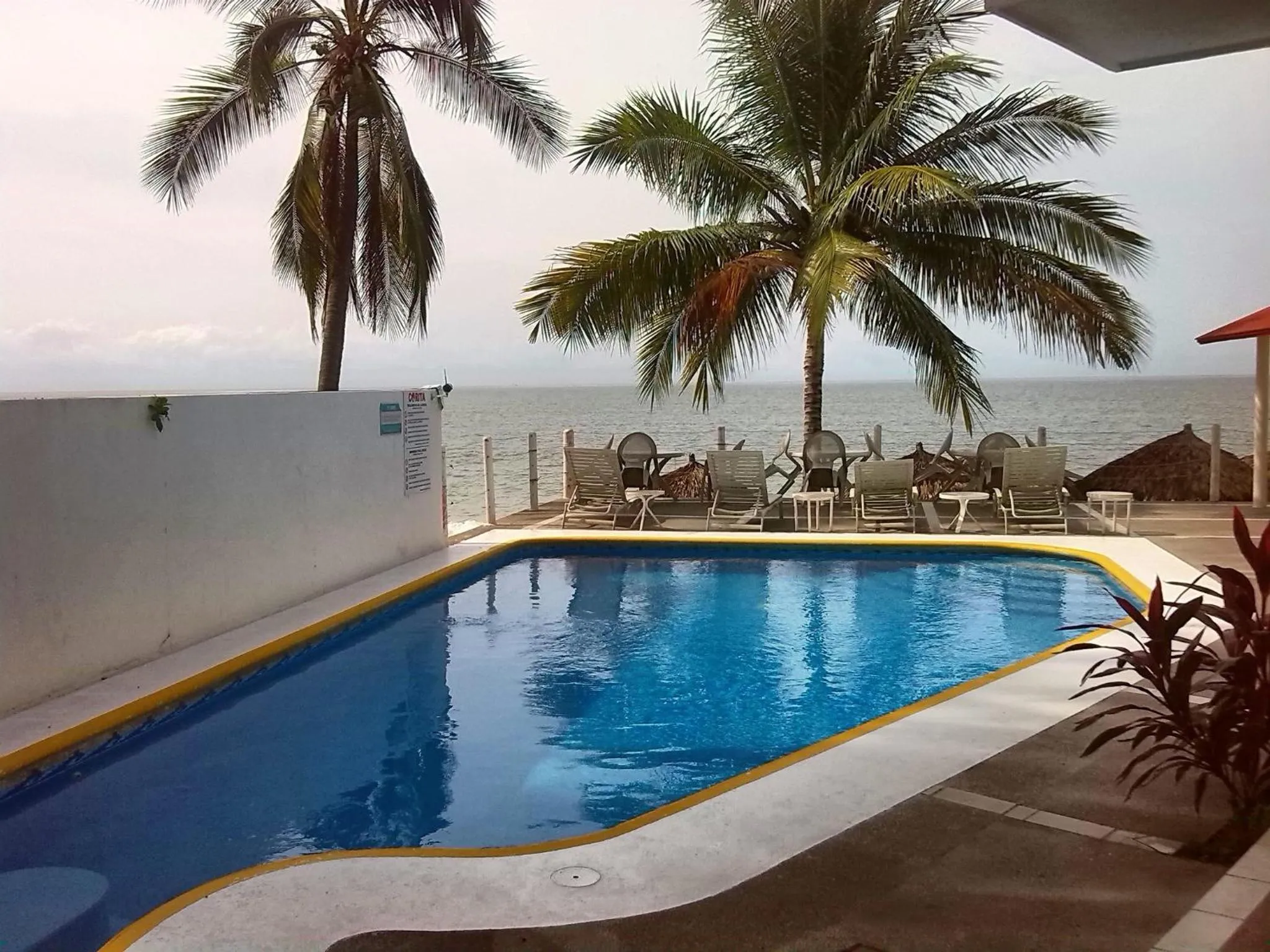 Swimming pool in Hotel y Suites Corita