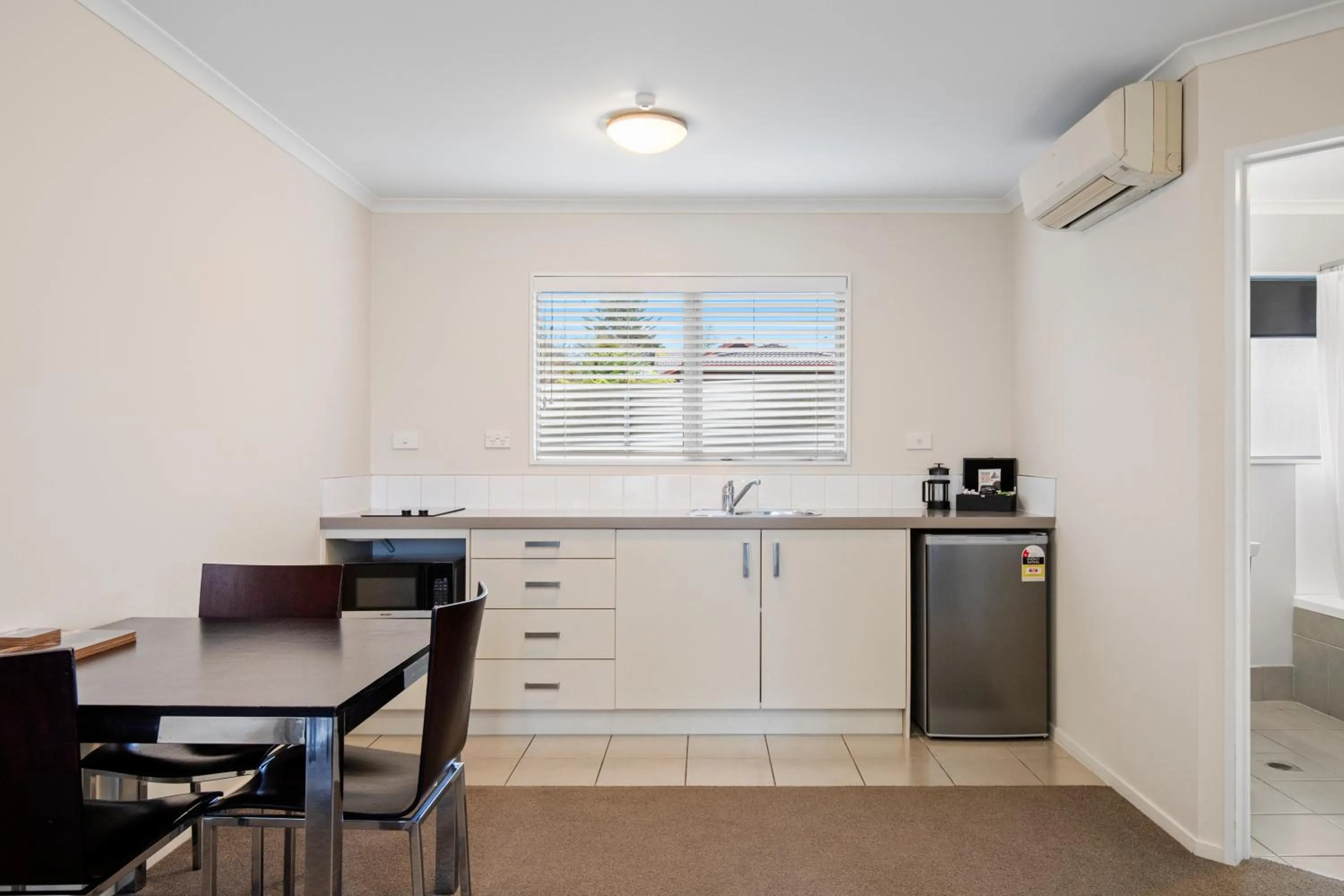 Kitchen or kitchenette in ASURE Aveda Motor Lodge